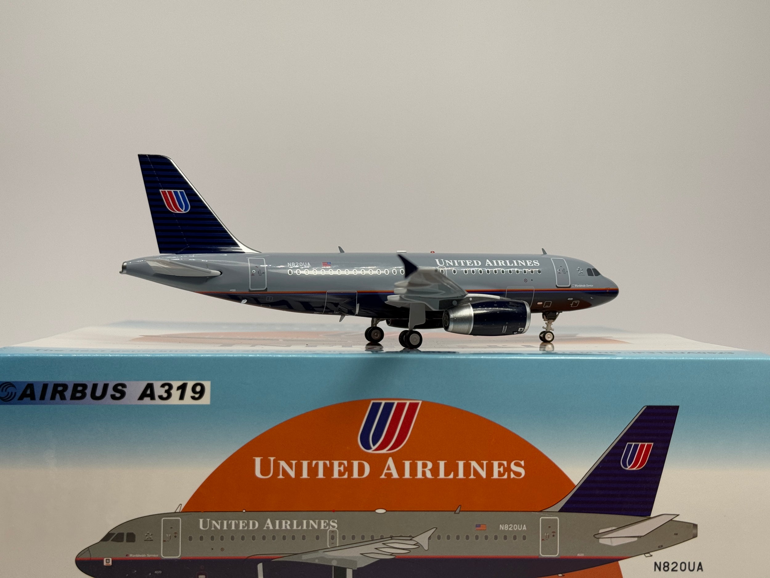Inflight200 United Airlines Airbus A319 N820UA Battleship Grey IF319UA0523