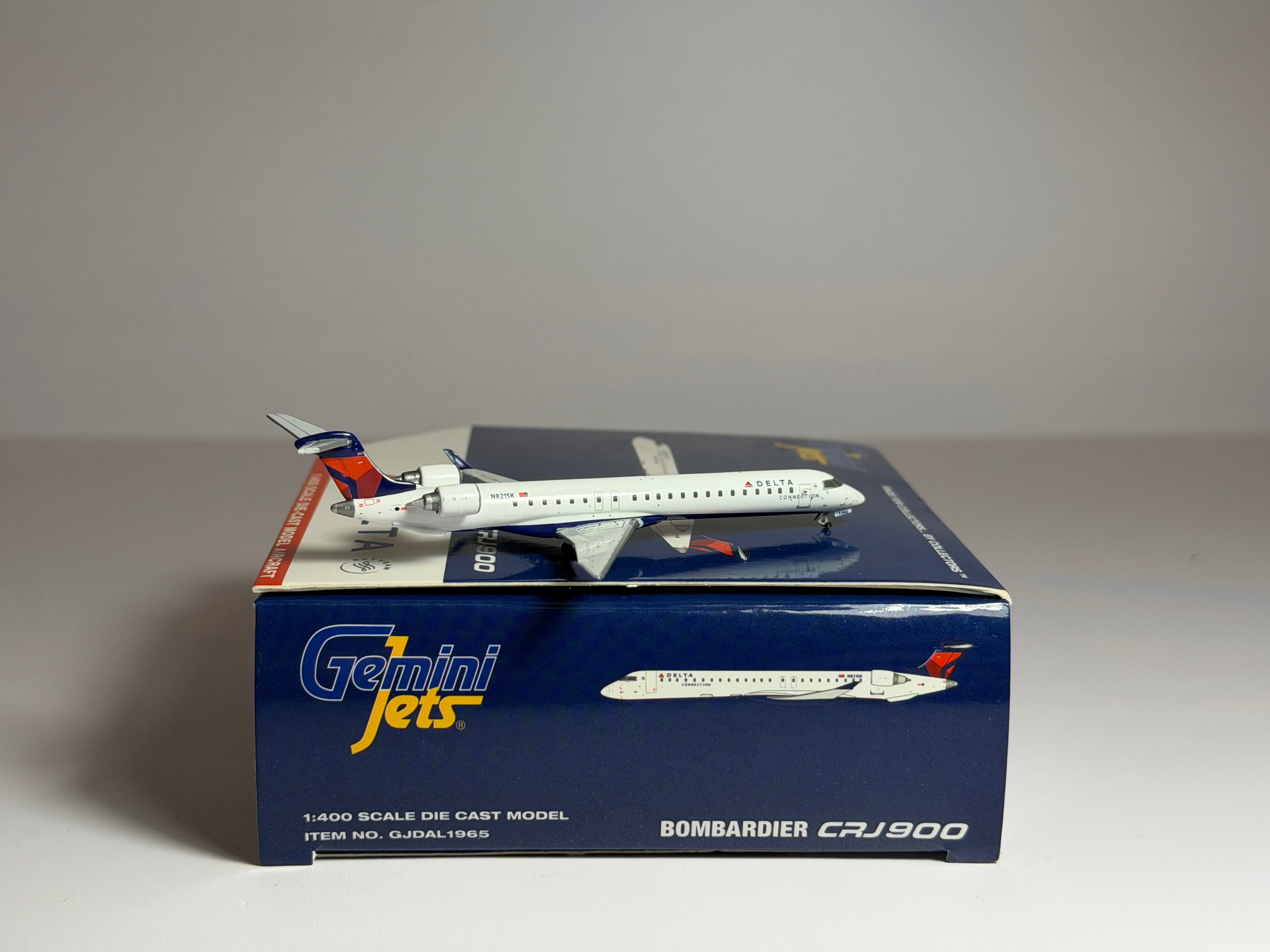 Delta Connection Bombardier CRJ900 1:400 Gemini Jets N821SK (GJDAL1965)