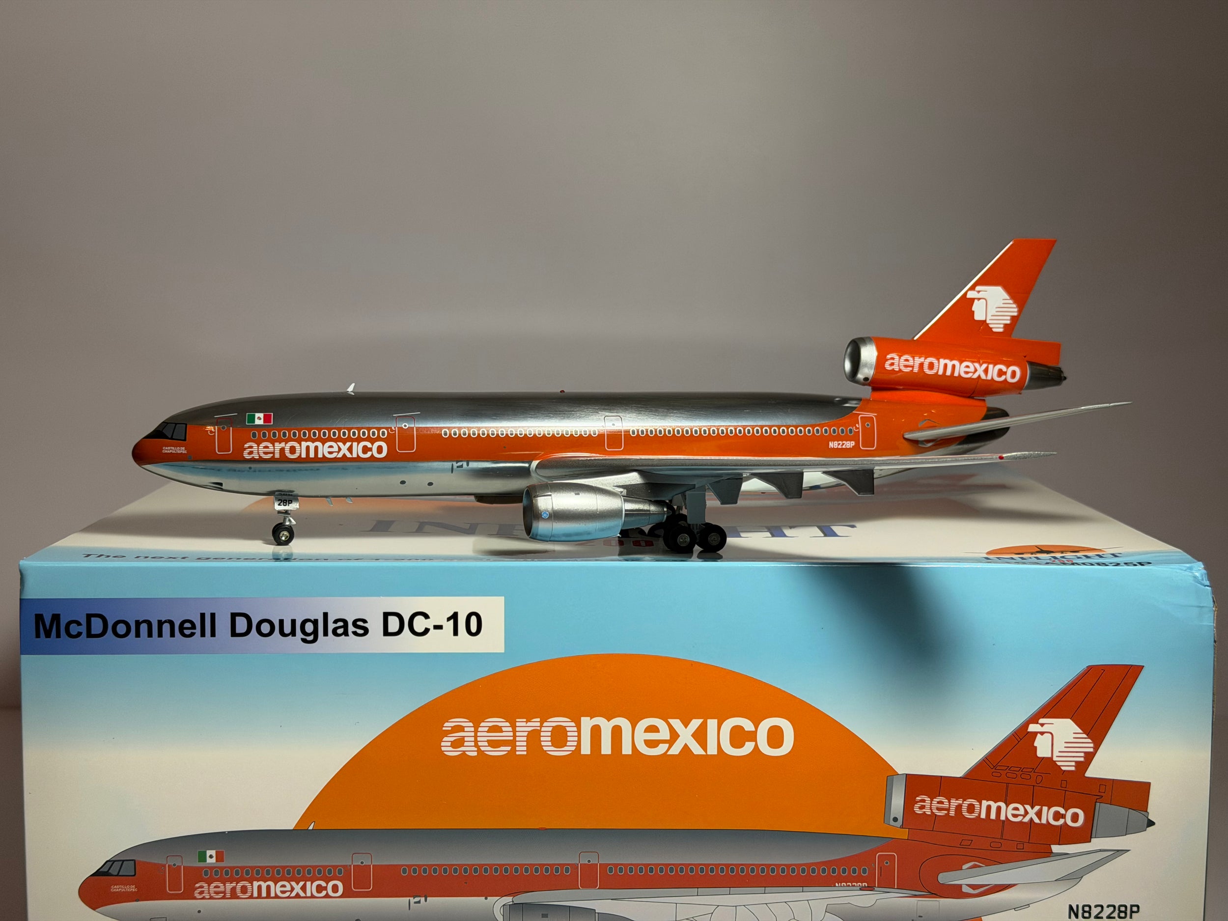 Inflight200 1:200 Aeromexico McDonnell Douglas DC-10-30 N8228P polished IF103AM0825P w/stand