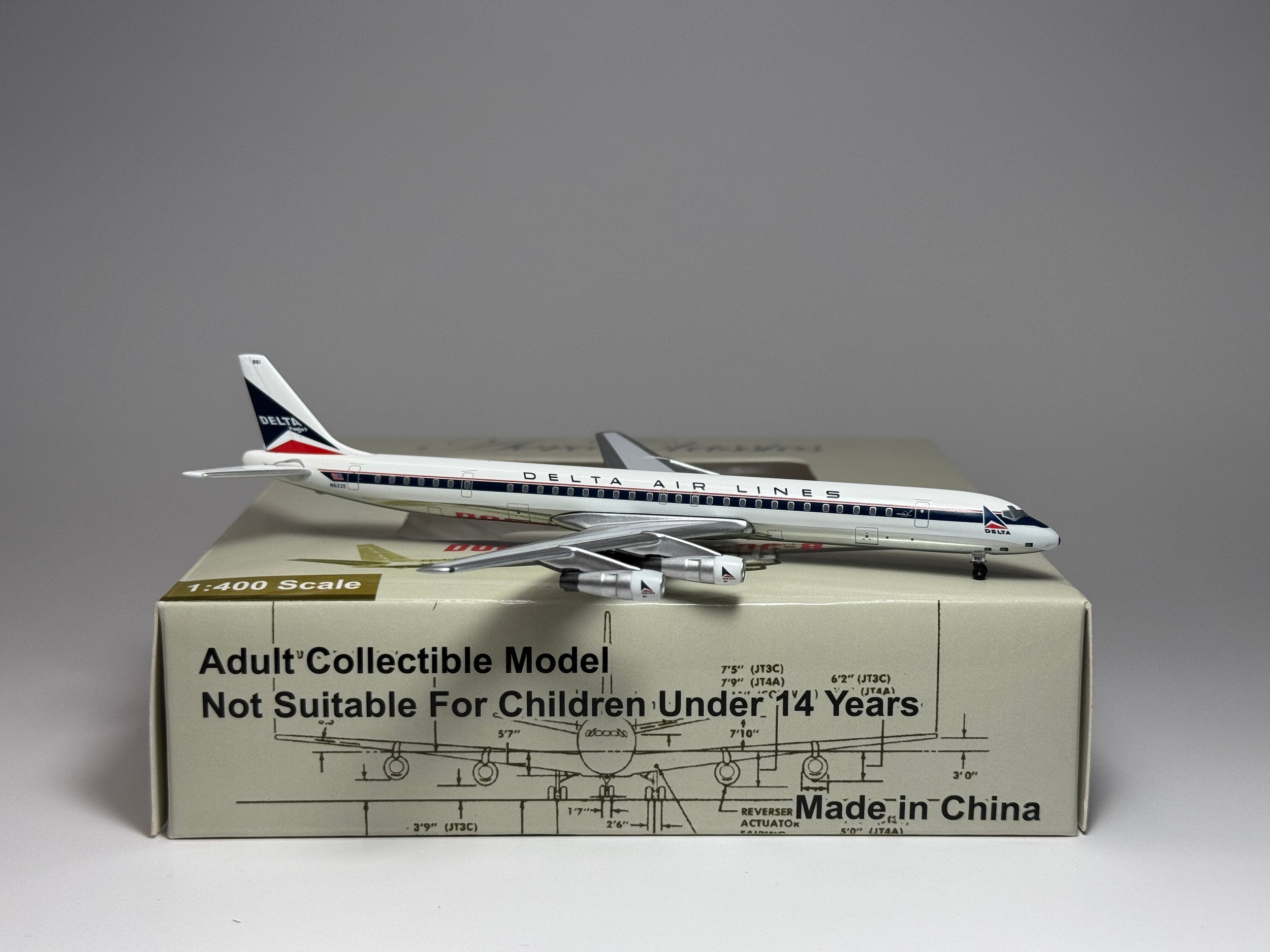 Aeroclassics 1:400 Delta Airlines Douglas DC-8 N822E Widget ACN822E