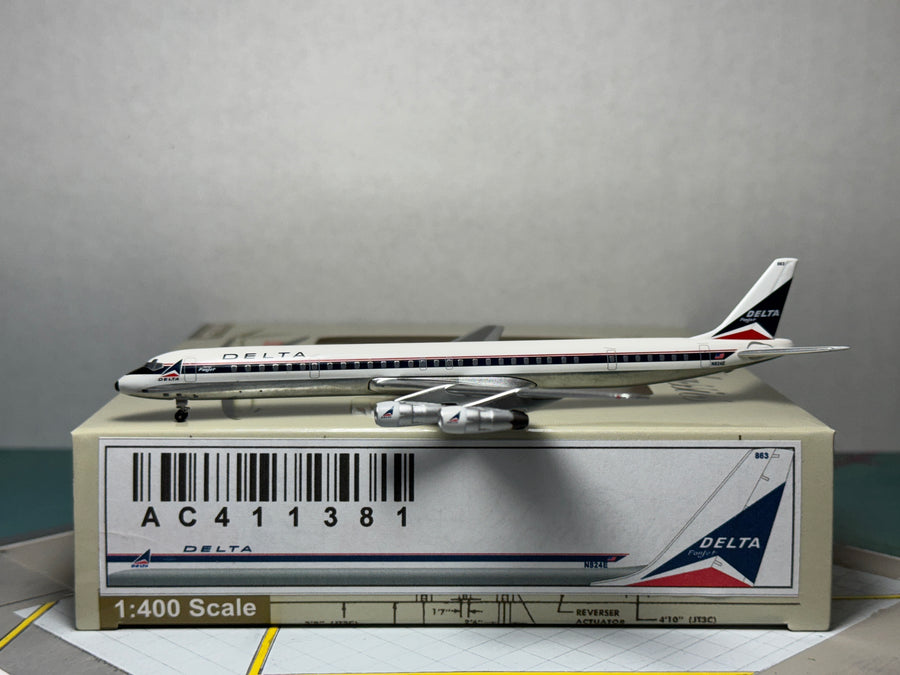Aeroclassics 1:400 Delta Air Lines Douglas DC-8 N824E Widget AC411381
