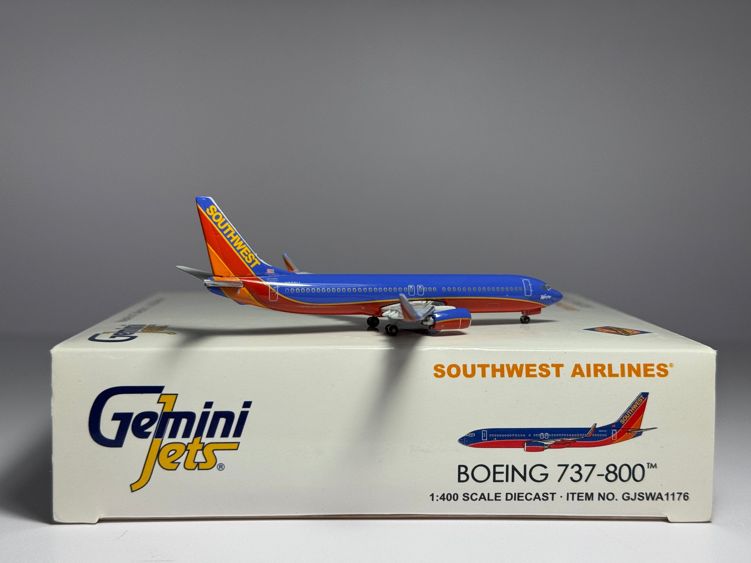 Gemini Jets 1:400 Southwest Airlines Boeing 737-800 N8301J Canyon Blue GJSWA1176