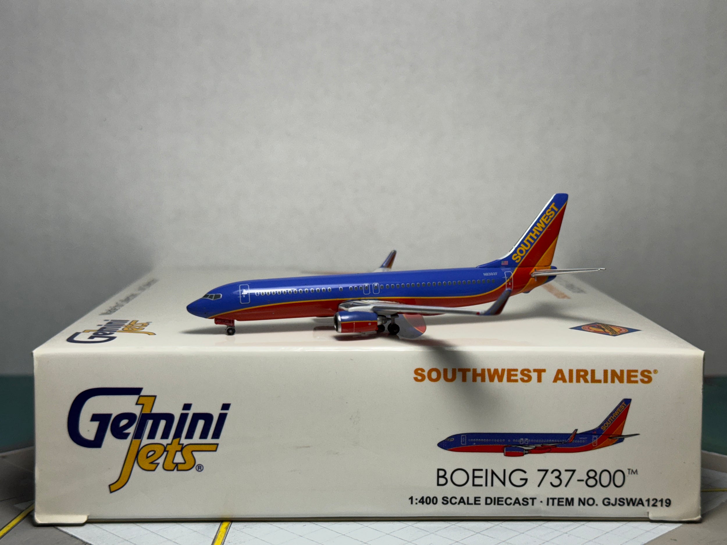 Gemini Jets 1:400 Southwest Airlines Boeing 737-800 N8302F Canyon Blue GJSWA1219