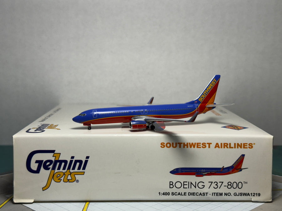 Gemini Jets 1:400 Southwest Airlines Boeing 737-800 N8302F Canyon Blue GJSWA1219