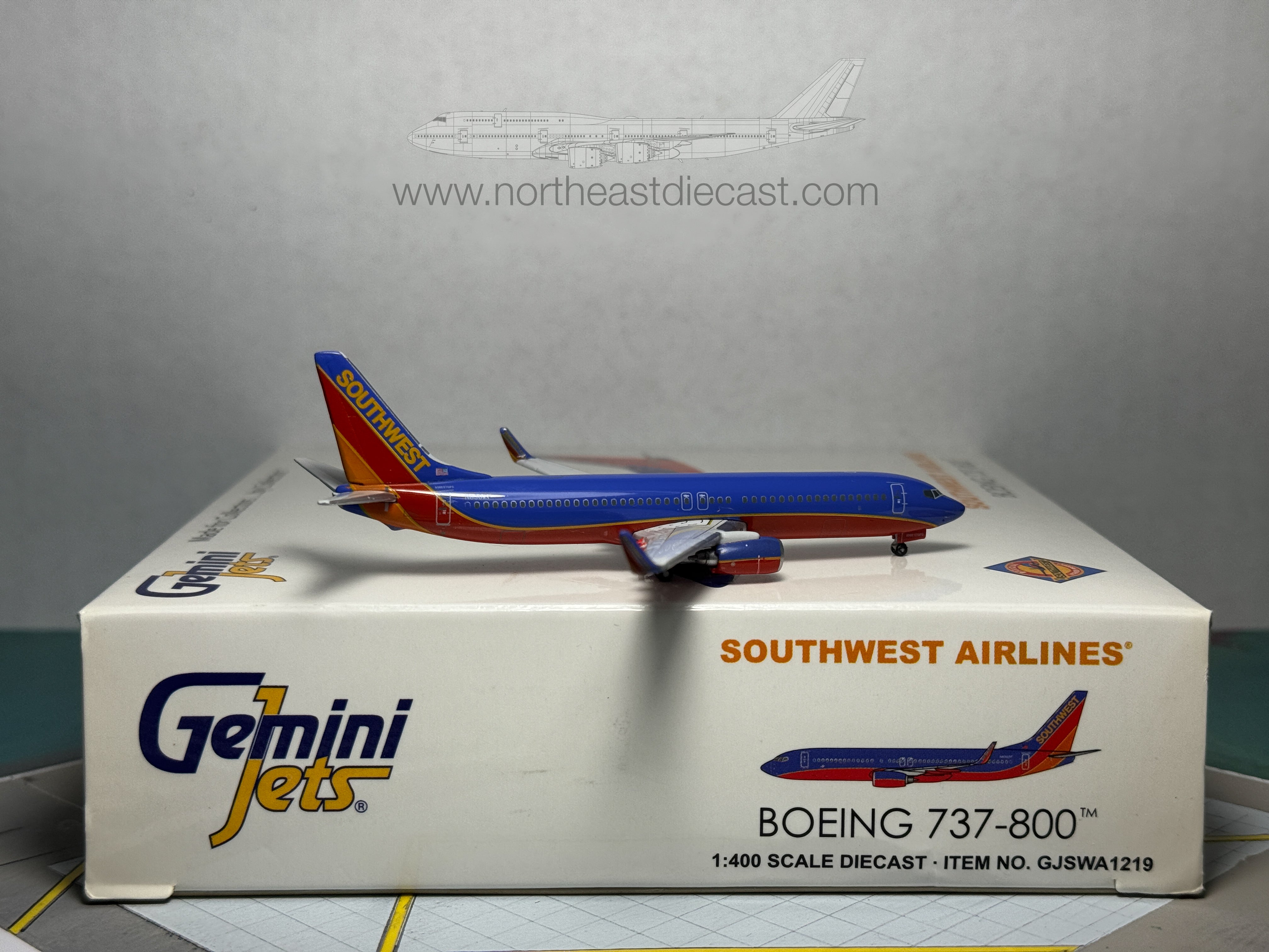 Southwest Airlines Boeing 737-800 1:400 Gemini Jets N8302F (GJSWA1219)