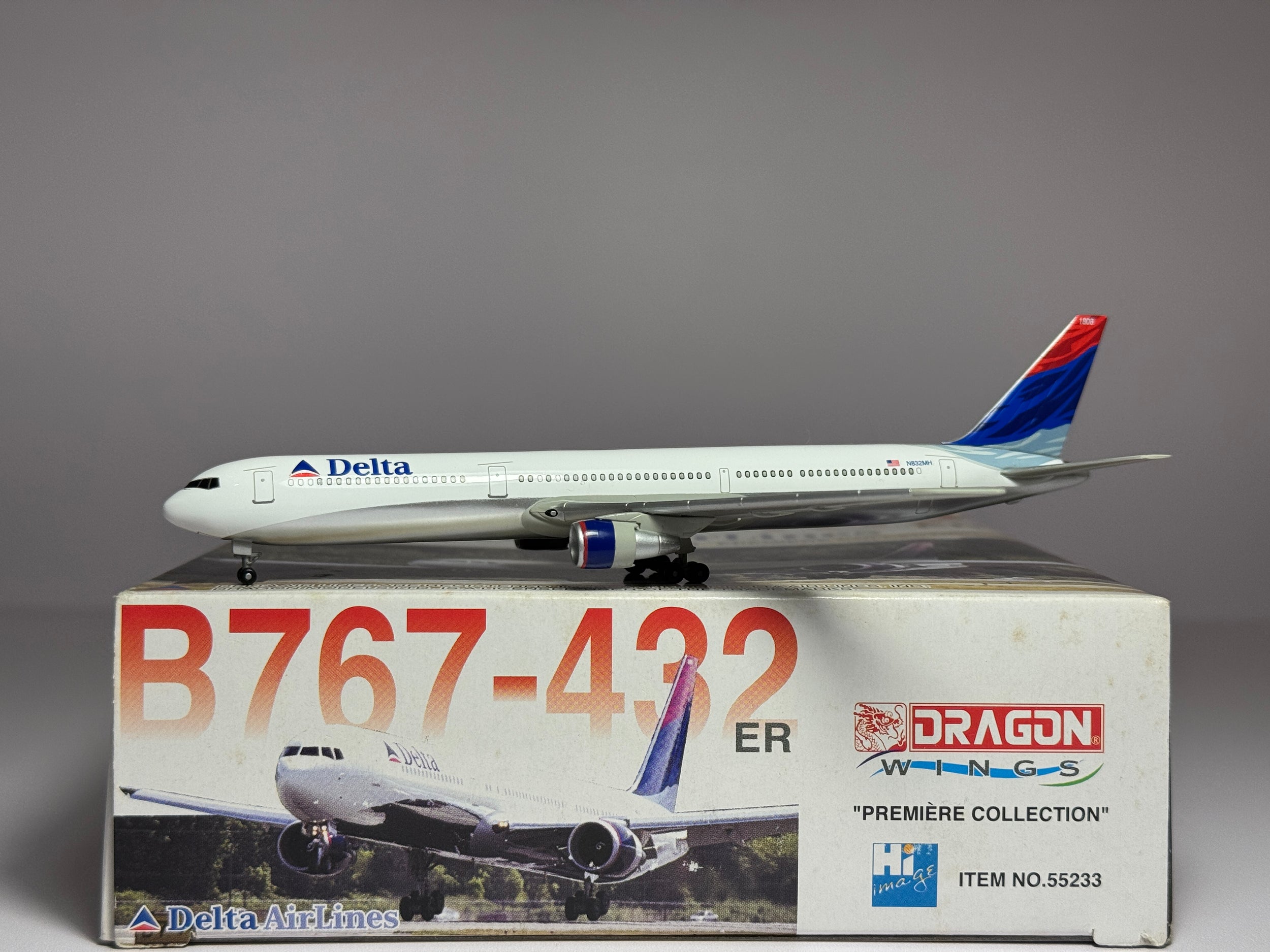 Dragon Wings 1:400 Delta Air Lines Boeing 767-400 N832MH Colors in Motion 55233