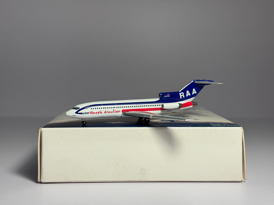 Aeroclassics 1:400 Reeve Aleutian Airways Boeing 727-100 N832RV Tilly AC18088