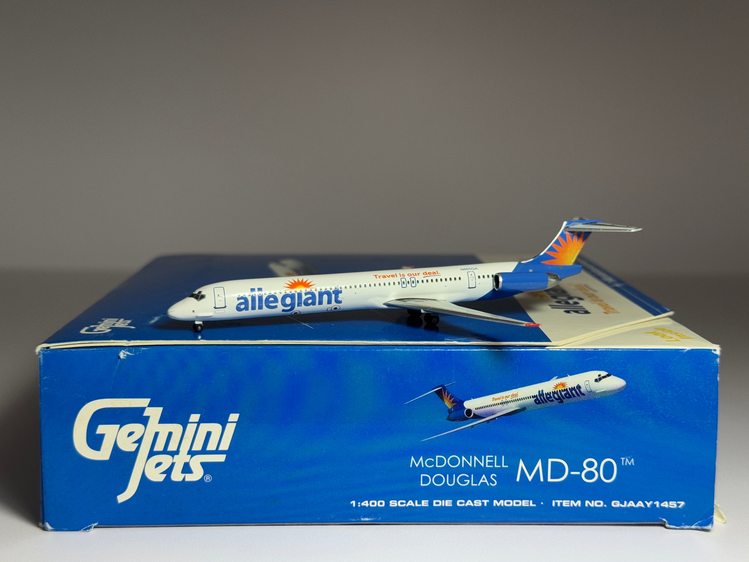 1:400 Gemini Jets Allegiant McDonnell Douglas MD-83 N865GA GJAAY1457