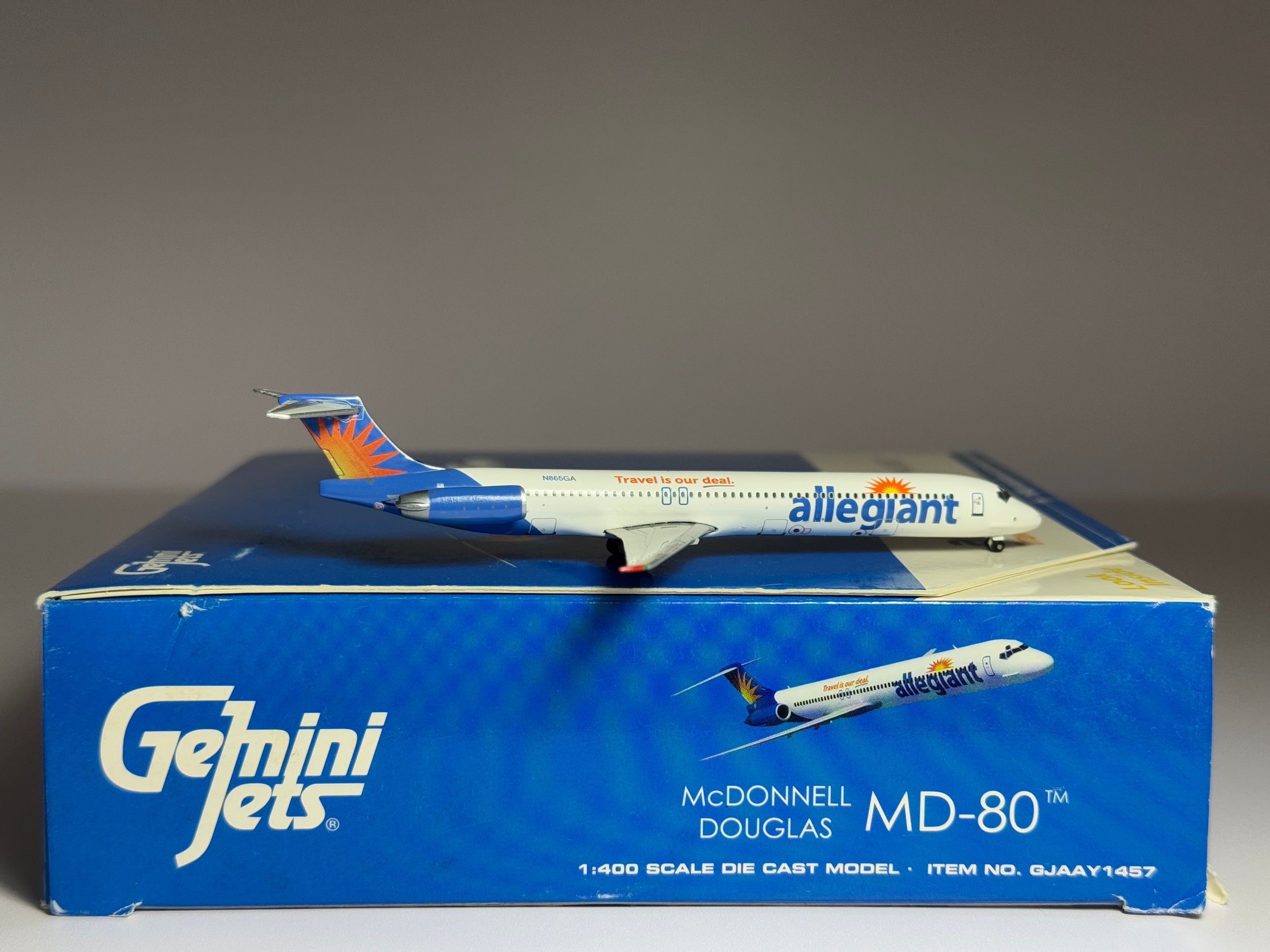 1:400 Gemini Jets Allegiant McDonnell Douglas MD-83 N865GA GJAAY1457