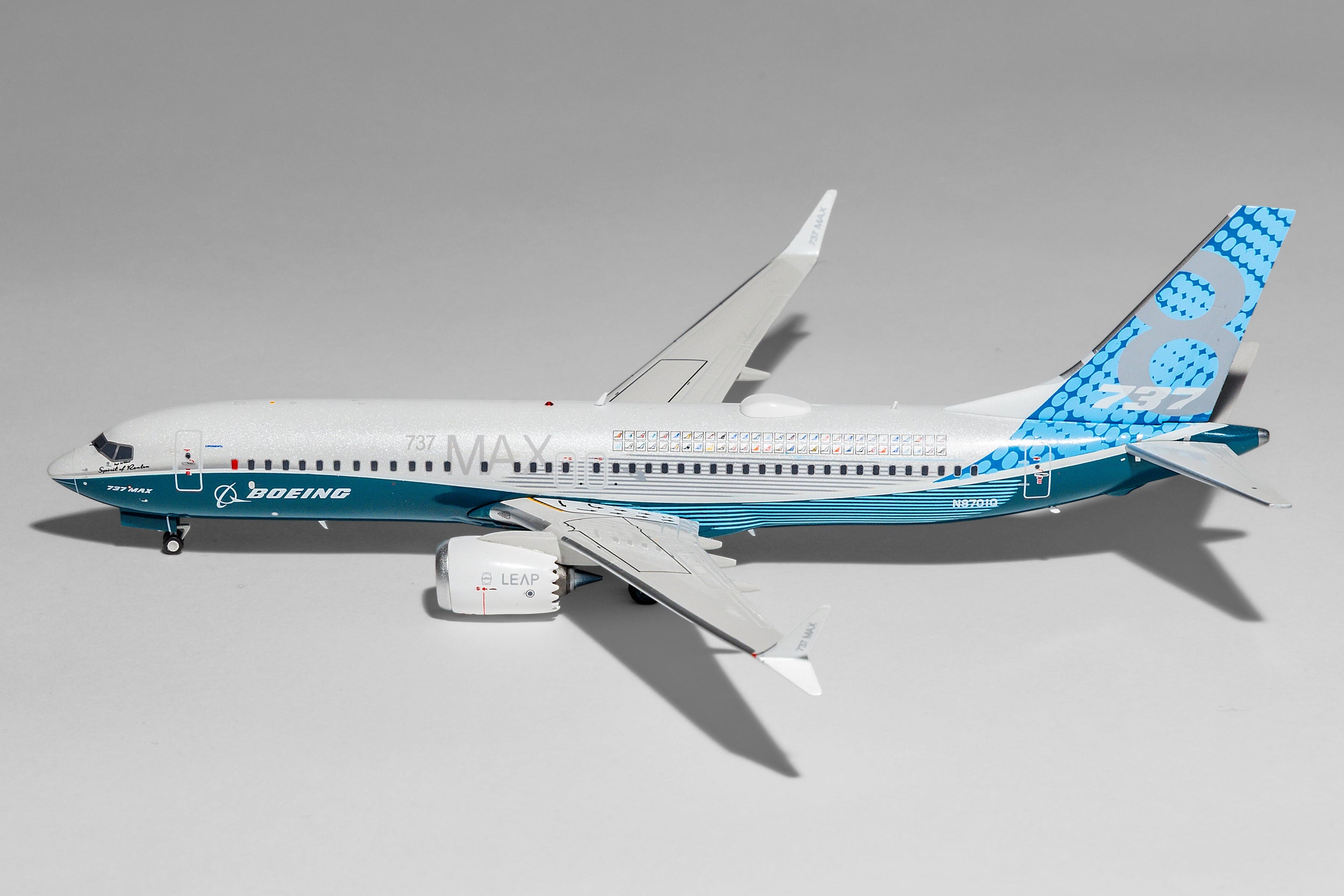 Inflight200 House Colors Boeing 737 MAX8 N8701Q rollout scheme KJ-B73M-095