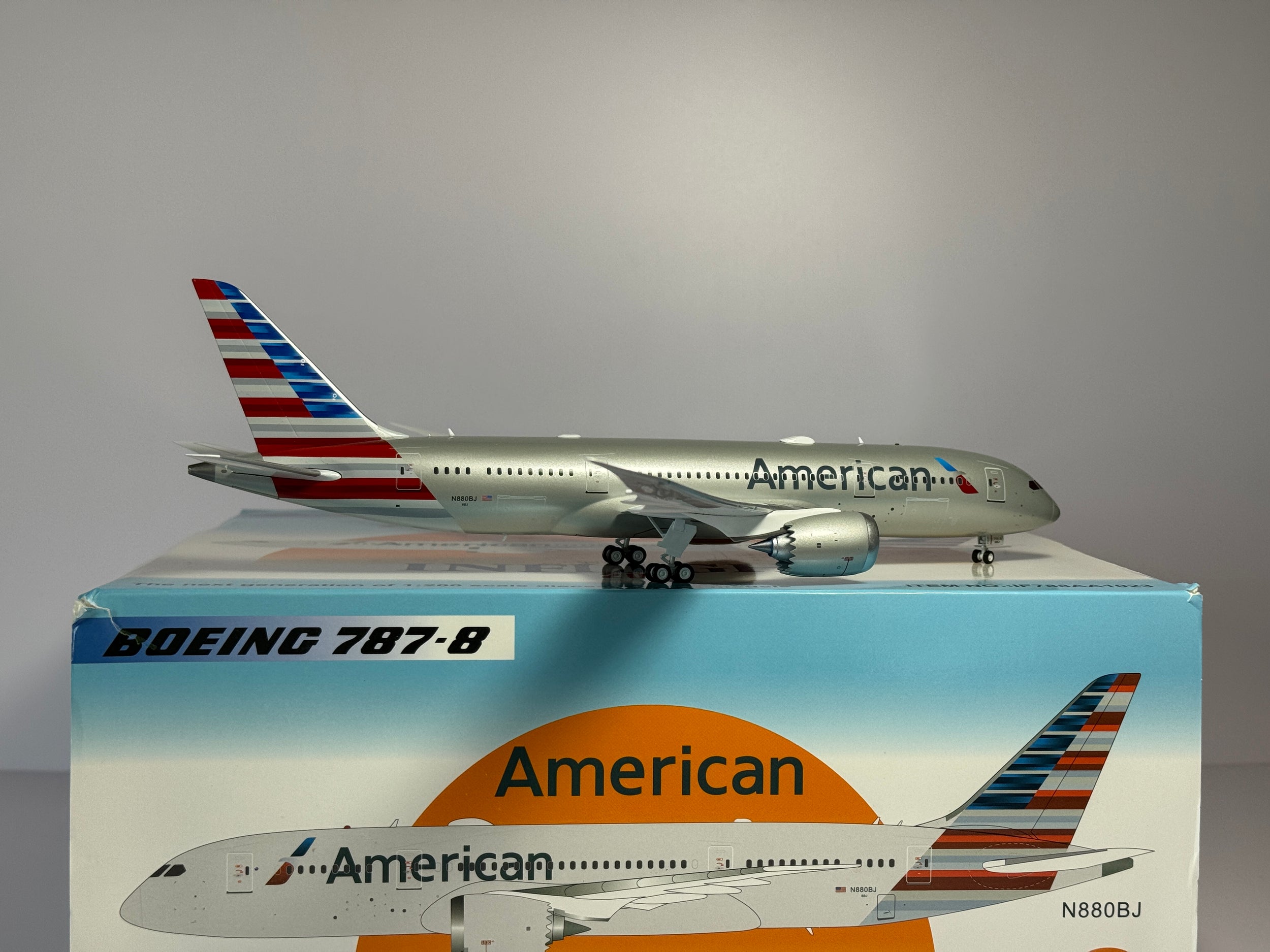 Inflight 1:200 American Airlines Boeing 787-8 N880BJ current scheme IF788AA1023