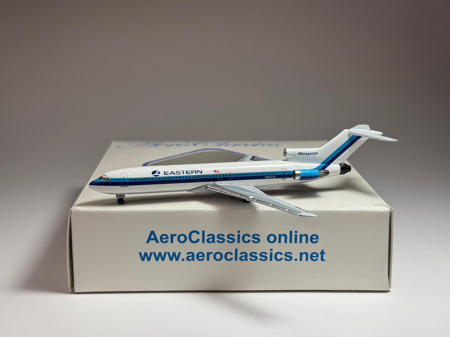Aeroclassics 1:400 Eastern Airlines Boeing 727-200 N8833E Hockey Stick ACN8833E