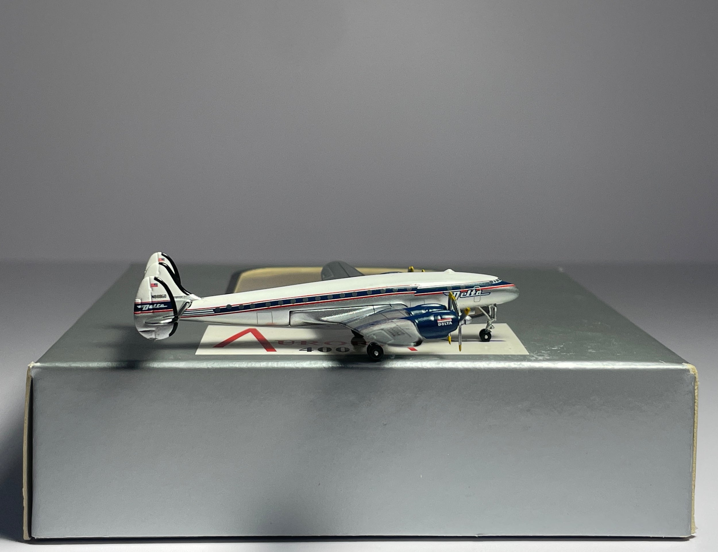 Aeroclassics 1:400 Delta Air Lines Lockheed L-149 N88868 Constellation AM008