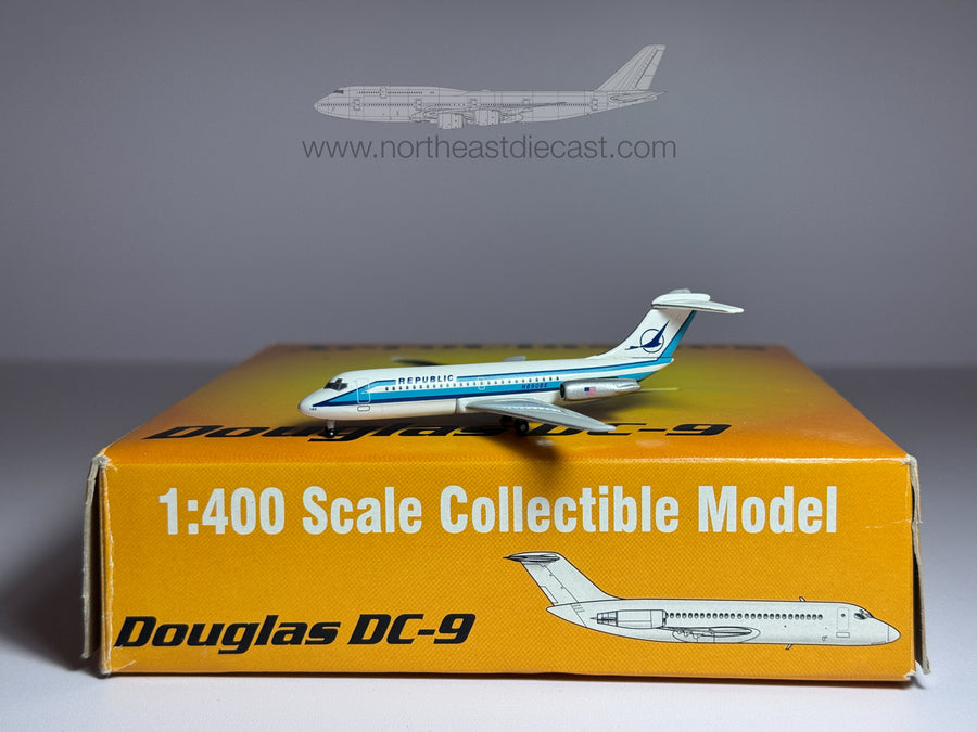 Republic Airlines Douglas DC-9-10 1:400 Aeroclassics N8908E (ACREP073)