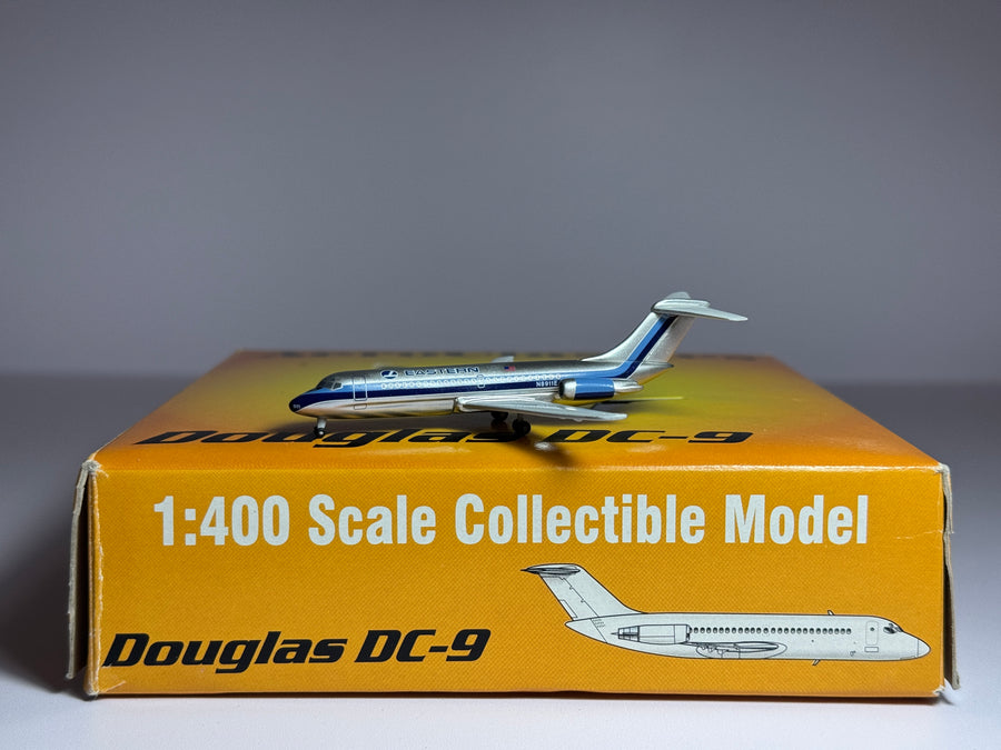 Aeroclassics 1:400 Eastern Airlines Douglas DC-9-10 N8911E Hockey Stick bare metal ACEAL075