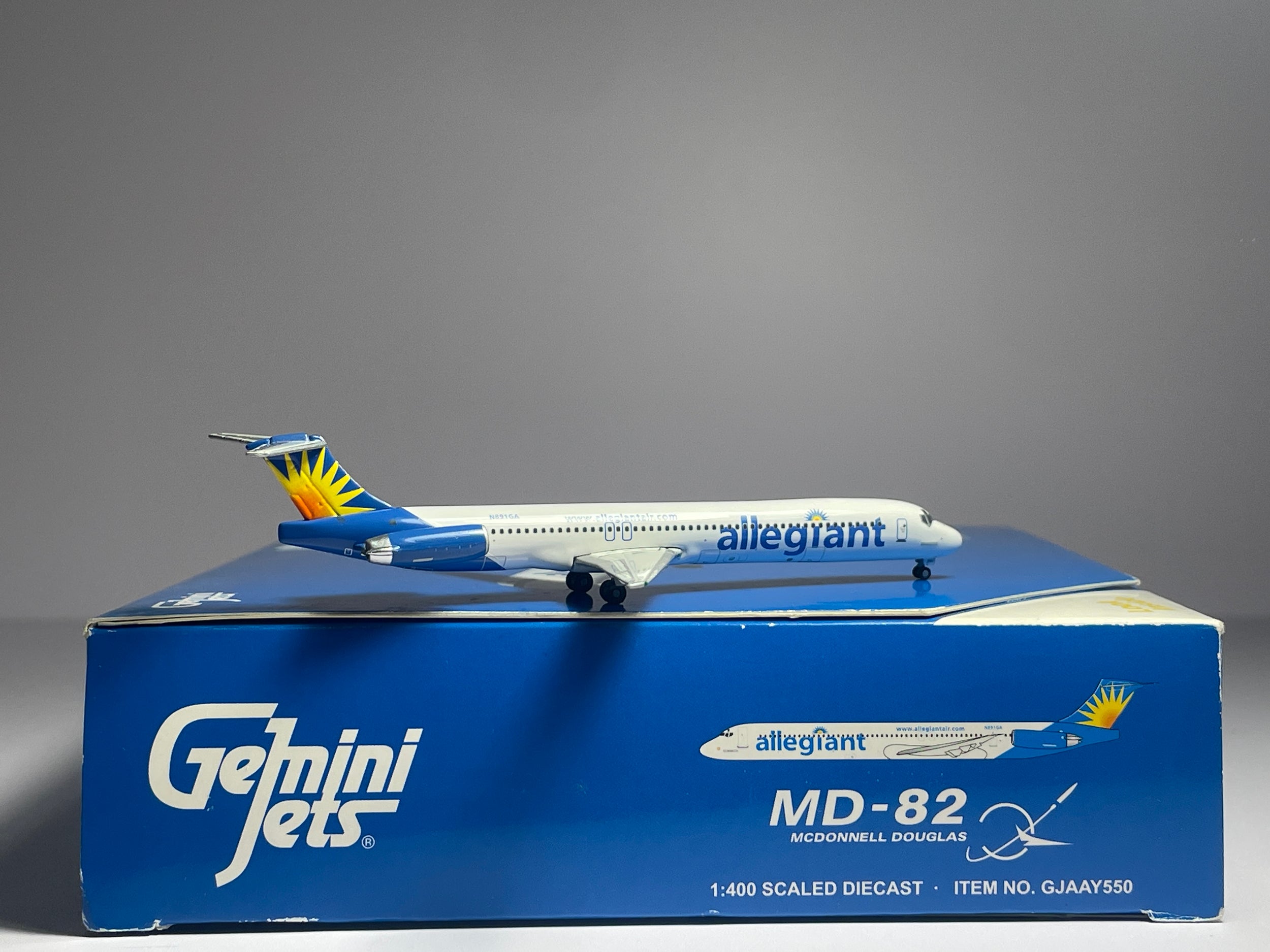 Gemini Jets 1:400 Allegiant Air McDonnell Douglas MD-82 N891GA GJAAY550