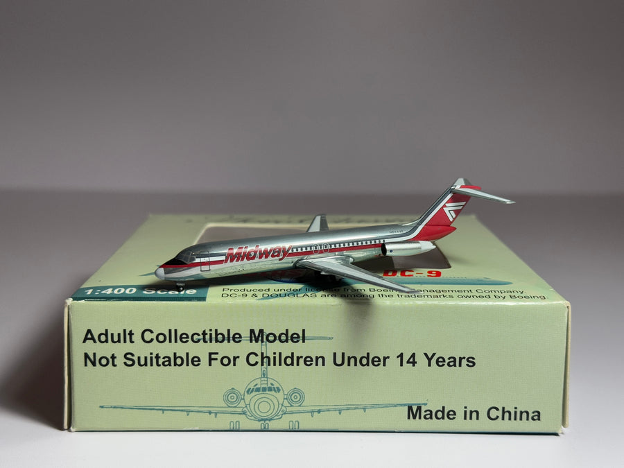 Aeroclassics 1:400 Midway Douglas DC-9-30 N8944E Polished ACN8944E