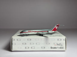 Net Jets 1:400 Midway Airlines Douglas DC-9-30 N8944E polished ACMID1207