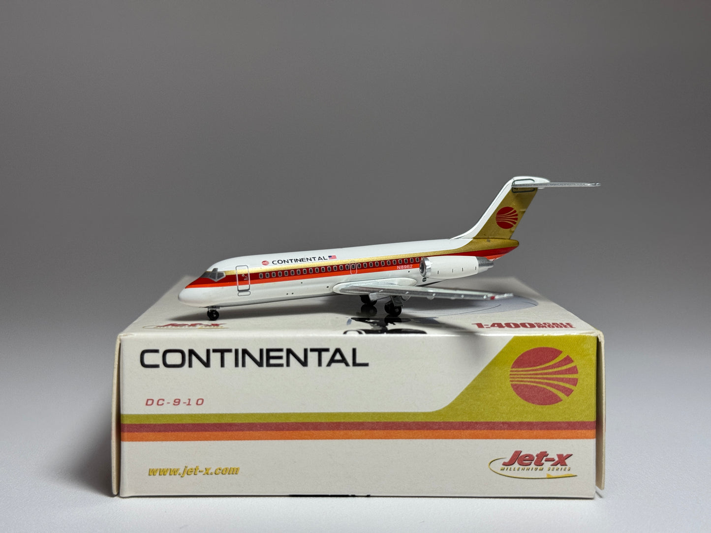 Jet-X 1:400 Continental Airlines Douglas DC-9-10 N8962 Red Meatball JX164