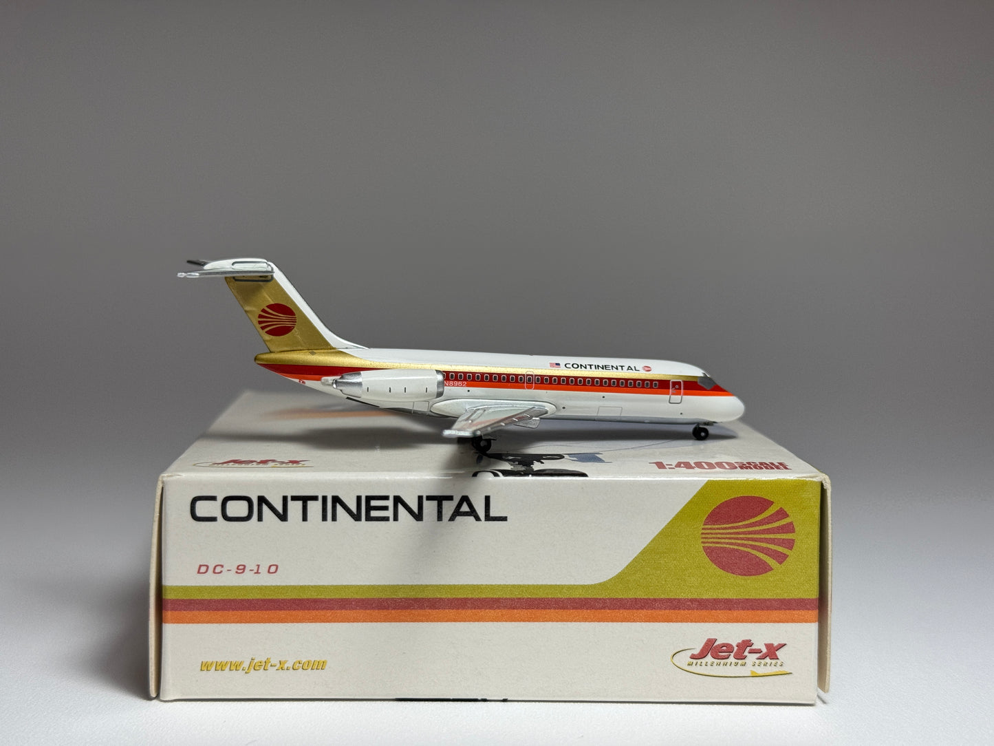 Jet-X 1:400 Continental Airlines Douglas DC-9-10 N8962 Red Meatball JX164
