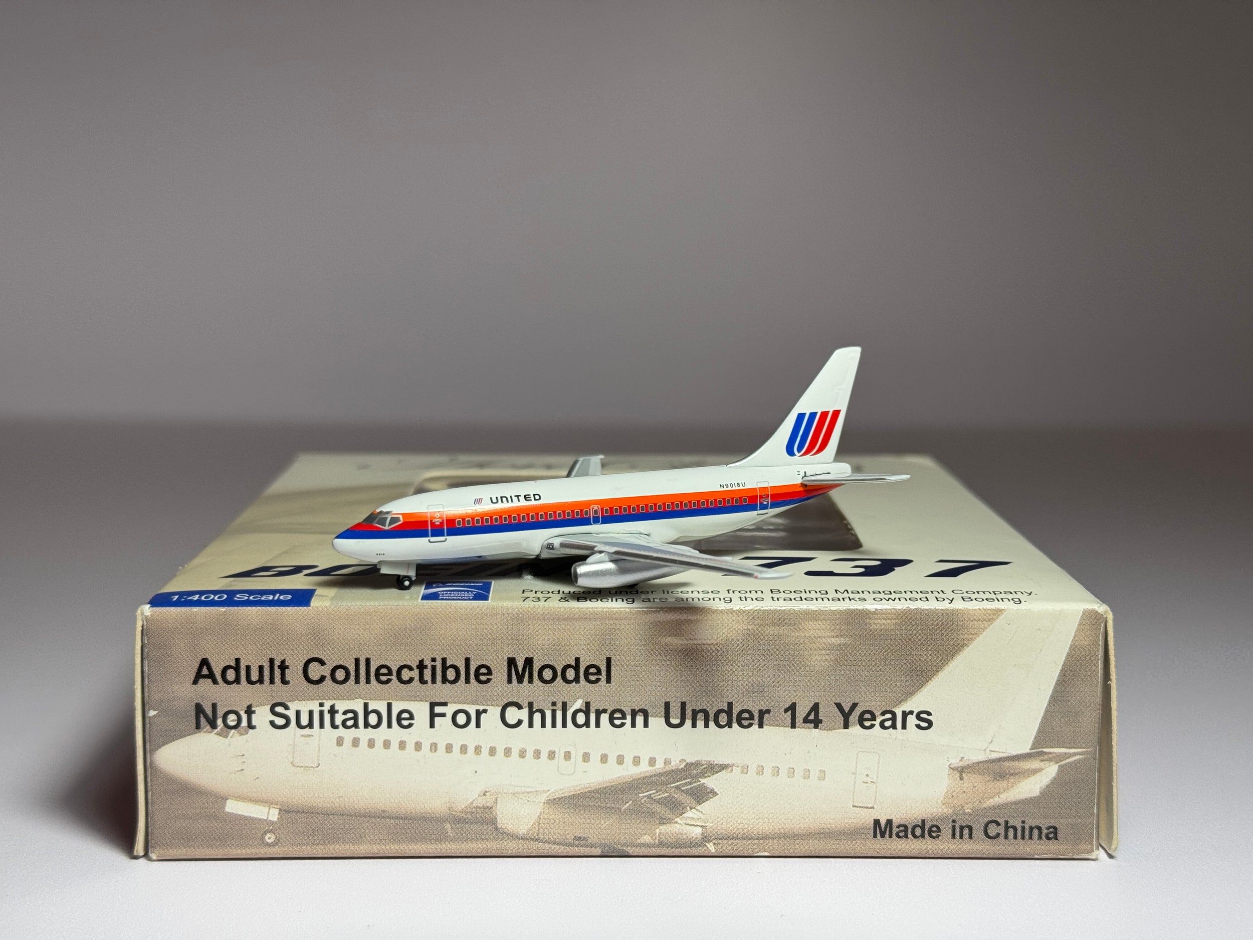 Aeroclassics 1:400 United Airlines Boeing 737-222 N9018U Saul Bass ACN9018U