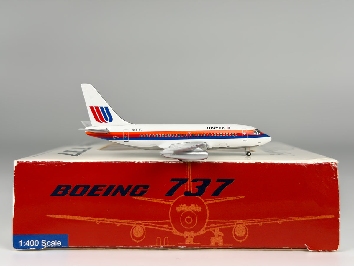 United Airlines Boeing 737-200 1:400 Aeroclassics N9018U (AM012)