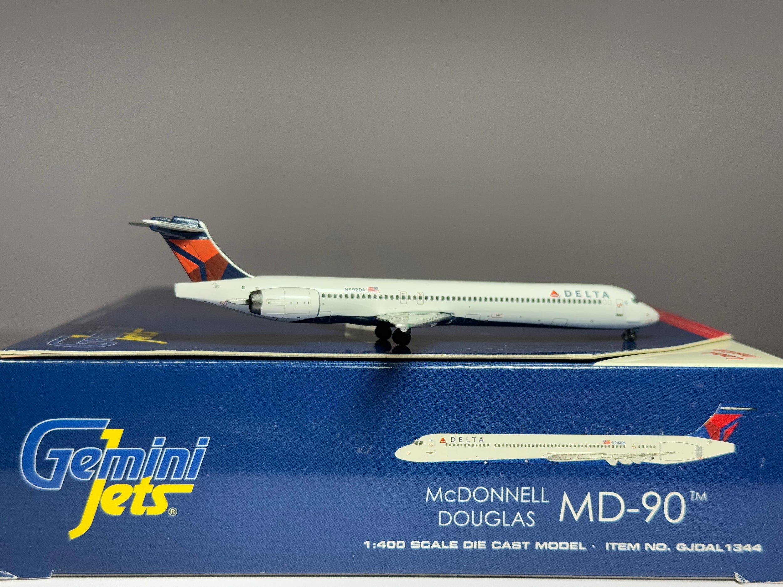 1:400 Gemini Jets Delta Air Lines McDonnell Douglas MD-90 N902DA GJDAL1344