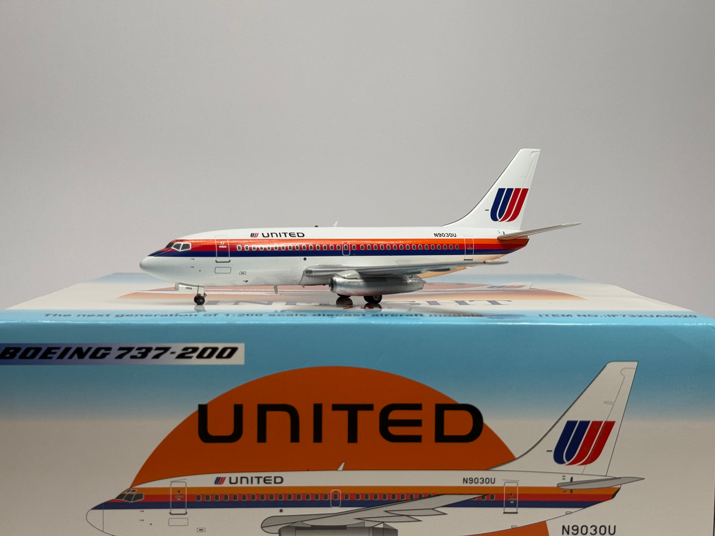 Inflight200 United Airlines Boeing 737-200 N9030U Saul Bass IF732UA0620