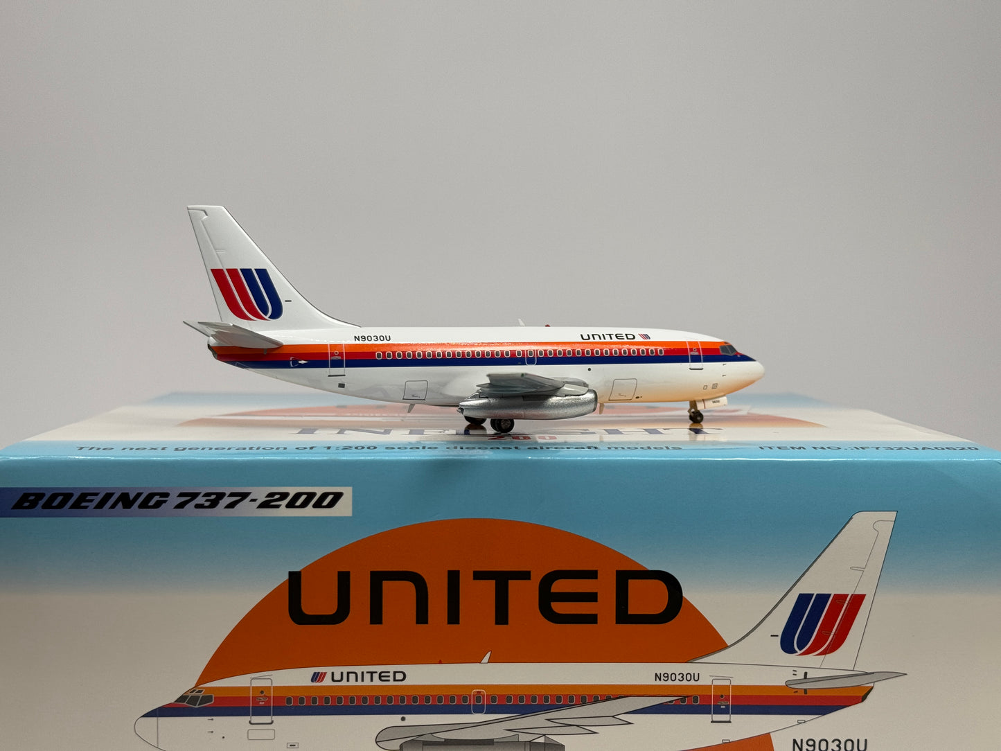 Inflight200 United Airlines Boeing 737-200 N9030U Saul Bass IF732UA0620