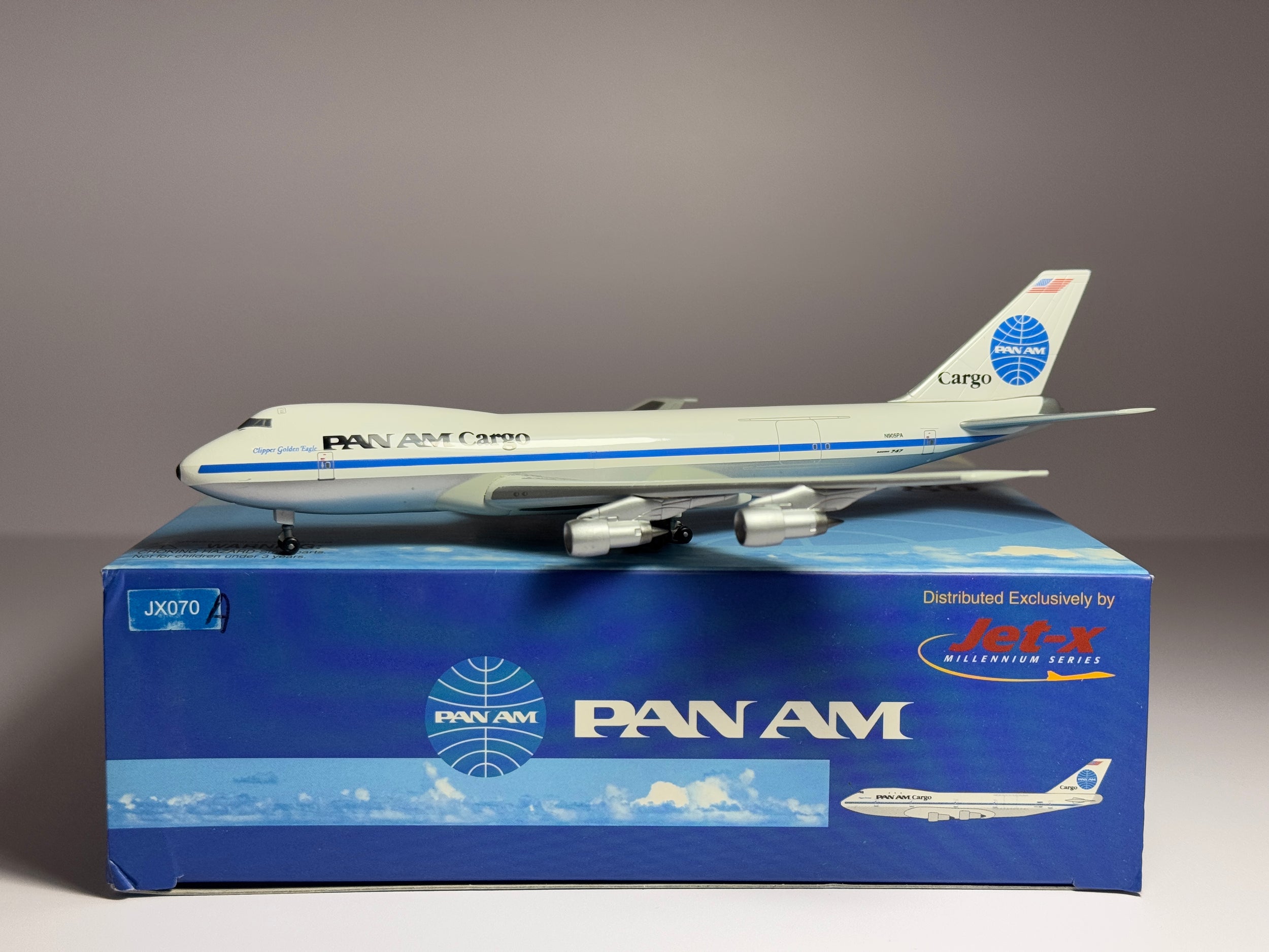 Jet-X 1:400 Pan American Boeing 747-200F N905PA Cargo JX070A