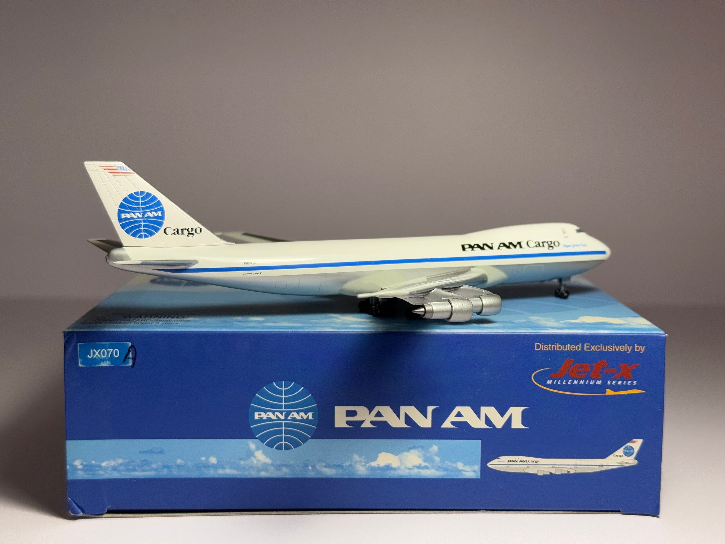 Jet-X 1:400 Pan American Boeing 747-200F N905PA Cargo JX070A