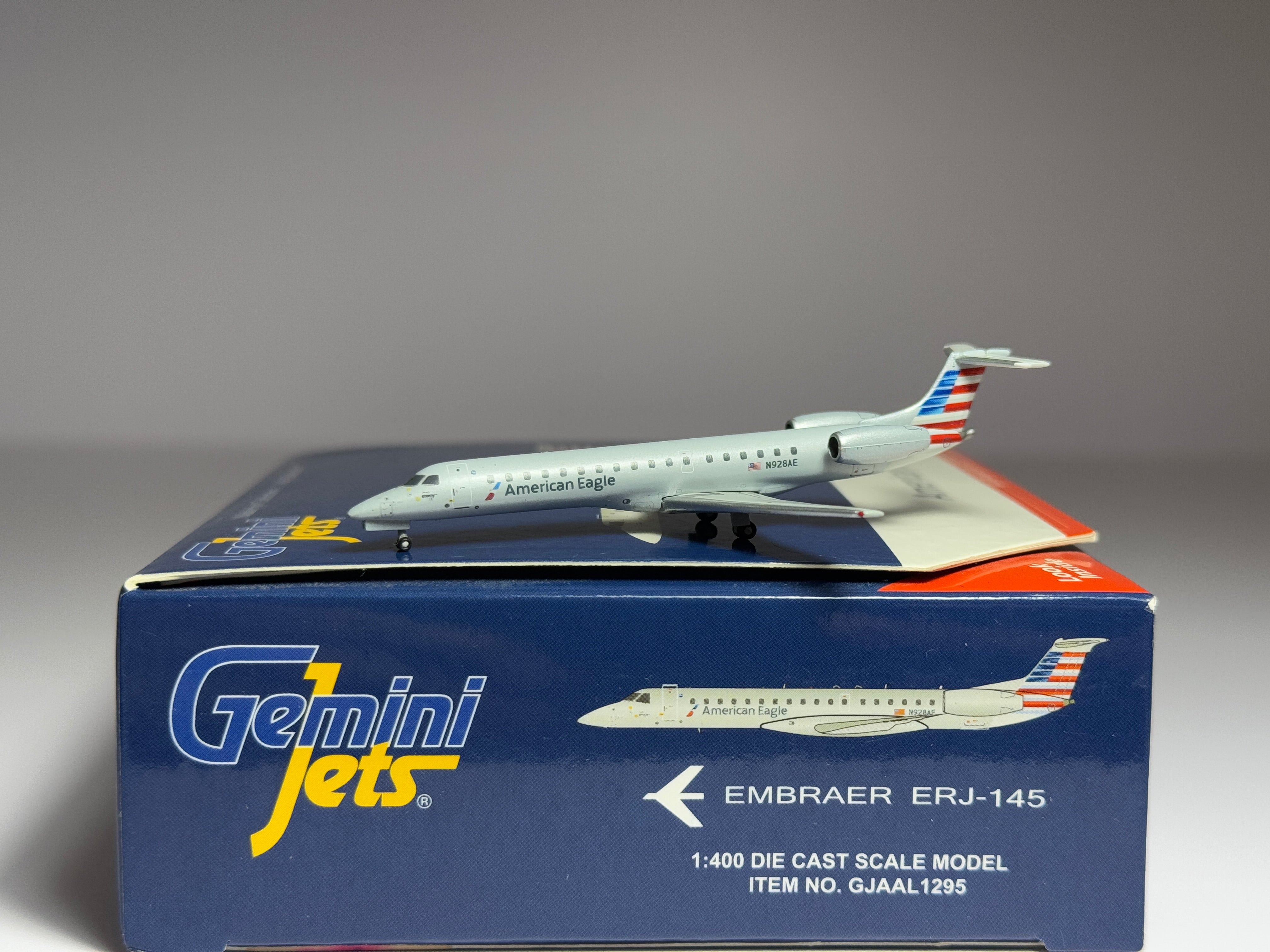 American Eagle Embraer E145 1:400 Gemini Jets N928AE (GJAAL1295)