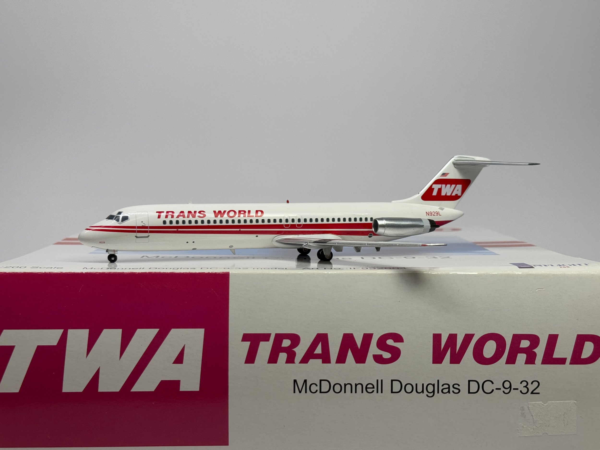 Inflight200 1:200 TWA Trans World Douglas DC-9-32 N929L Dual Stripes IF932004