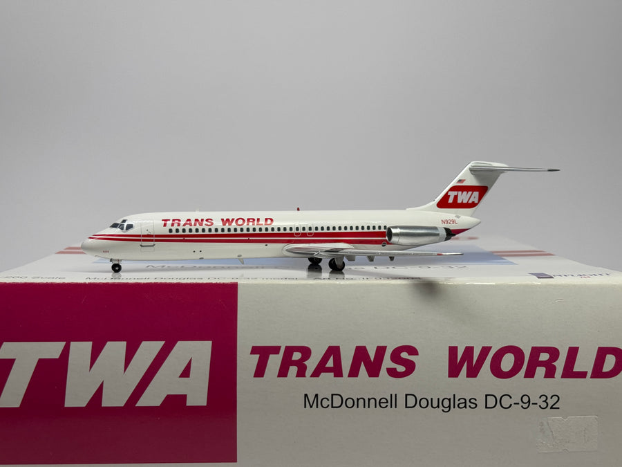 Inflight200 1:200 TWA Trans World Douglas DC-9-32 N929L Dual Stripes IF932004