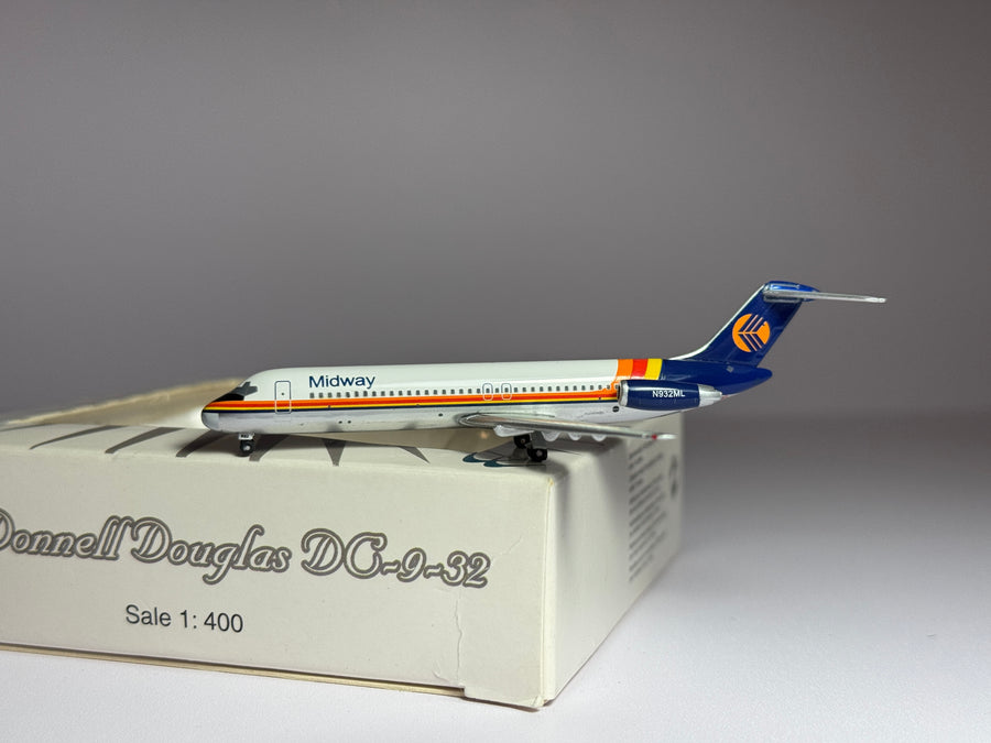Net Jets 1:400 Midway Airlines Douglas DC-9-30 N932ML original scheme ACN932ML