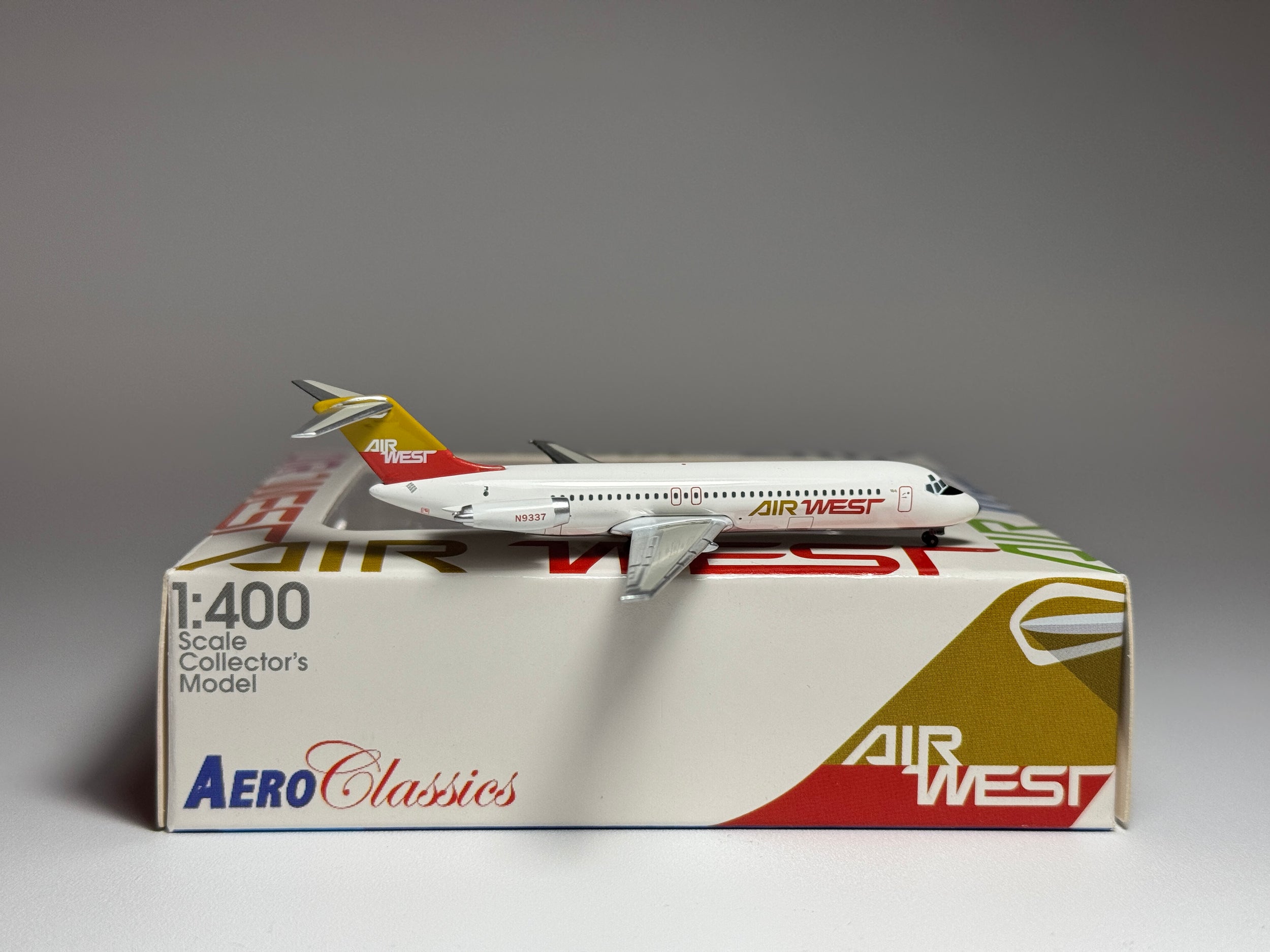Aeroclassics 1:400 Air West Douglas DC-9-30 N9337 Yellow/Orange Tail ACN9337