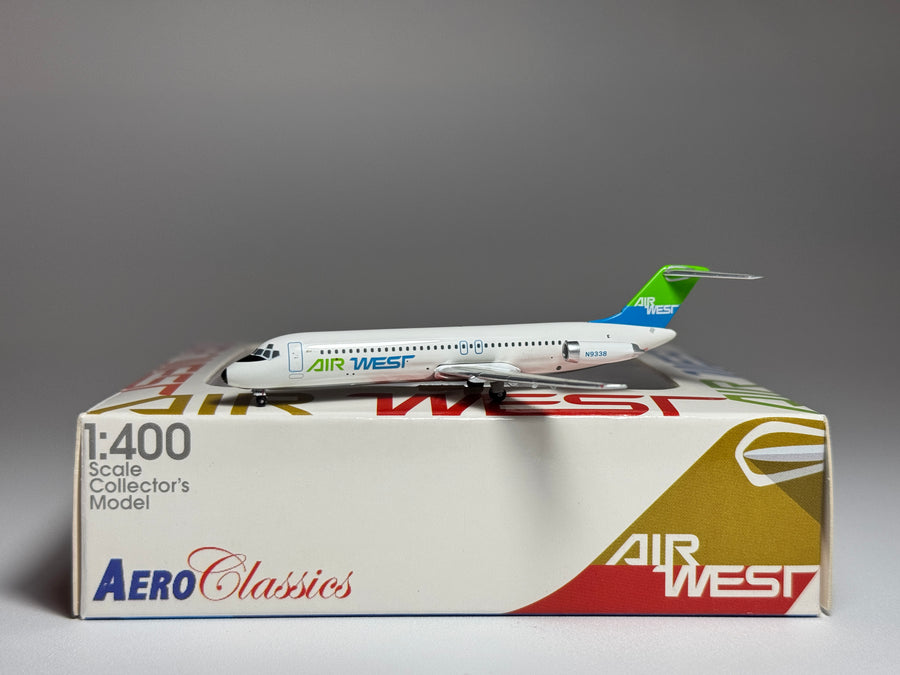 Aeroclassics 1:400 Air West Douglas DC-9-30 N9338 green/blue tail ACN9338