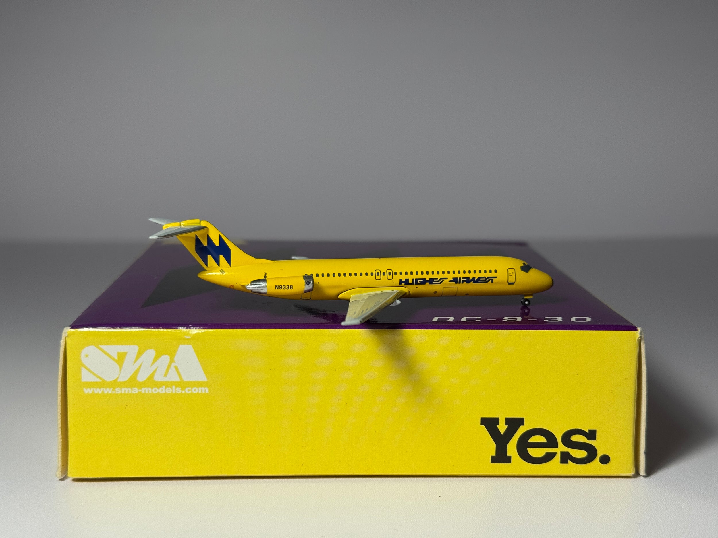 Aeroclassics 1:400 Hughes Airwest Douglas DC-9-30 N9338 ACN9338