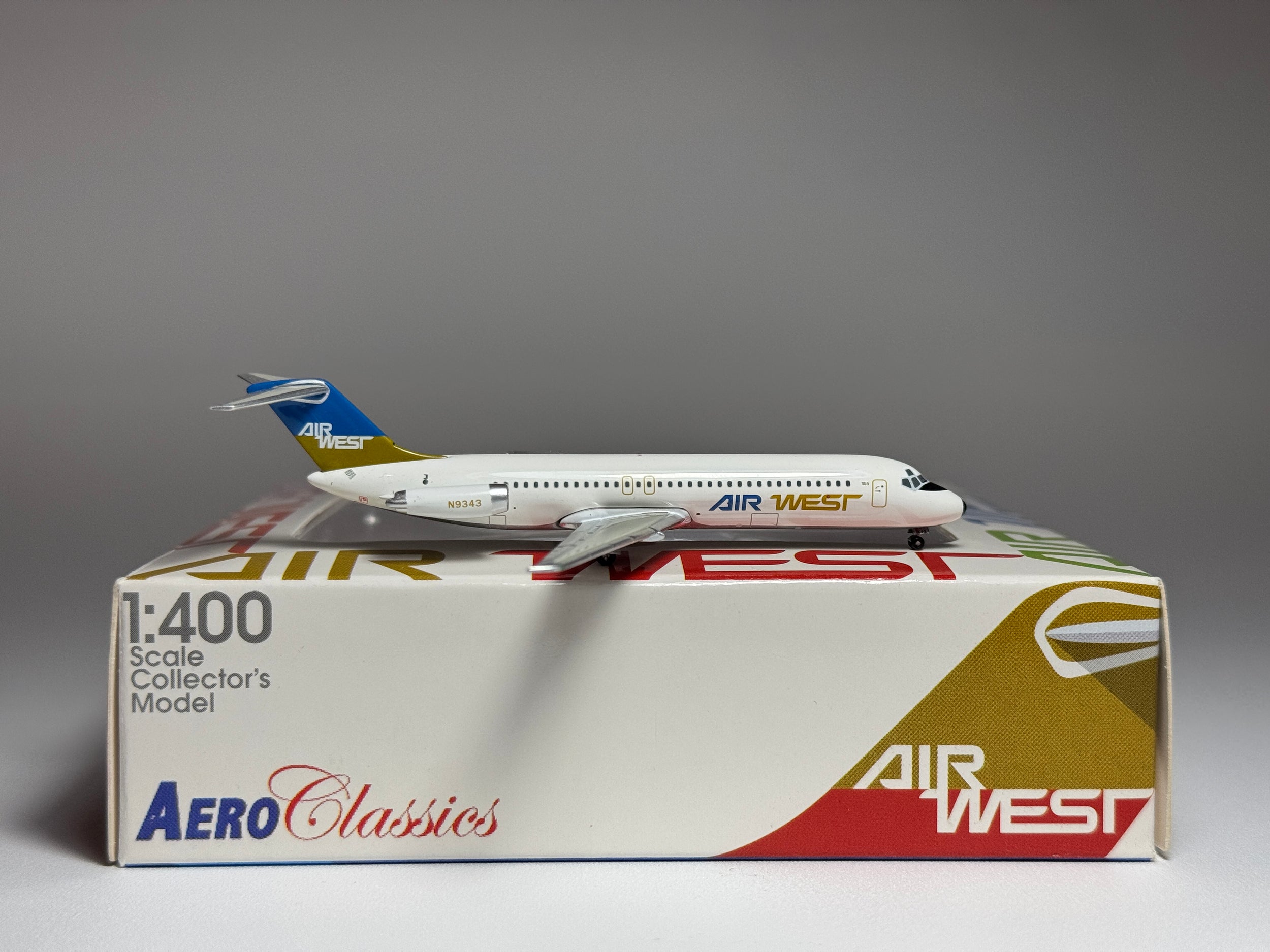 Aeroclassics 1:400 Air West Douglas DC-9-30 N9343 blue/gold tail ACN9343