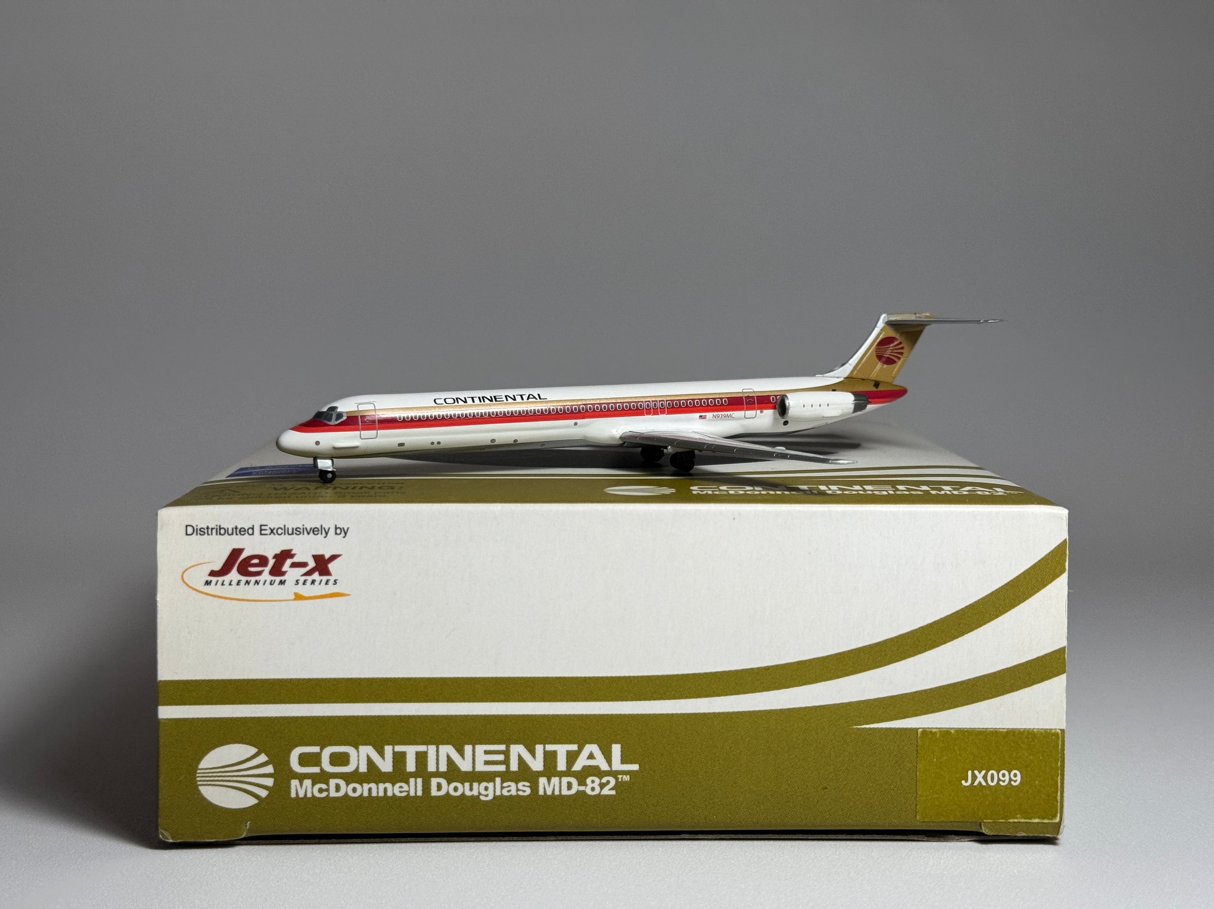 Jet-X 1:400 Continental Airlines McDonnell Douglas MD-82 N939MC Red Meatball JX099