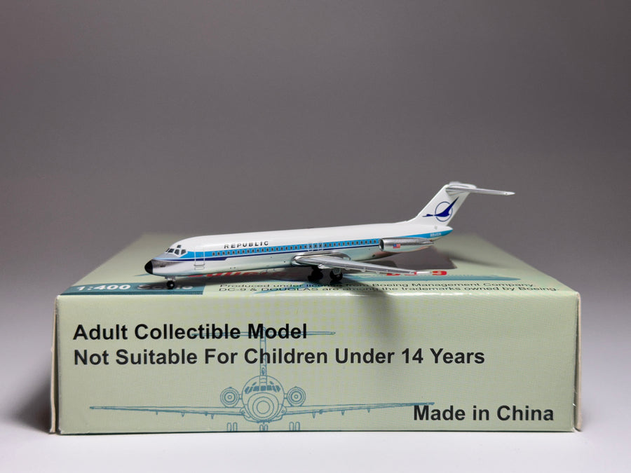 Aeroclassics 1:400 Republic Airlines Douglas DC-9-30 N945N North Central Hybrid ACN945N