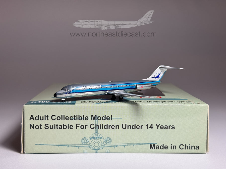 Republic Airlines Douglas DC-9-30 1:400 Aeroclassics N961N (ACN961N2)