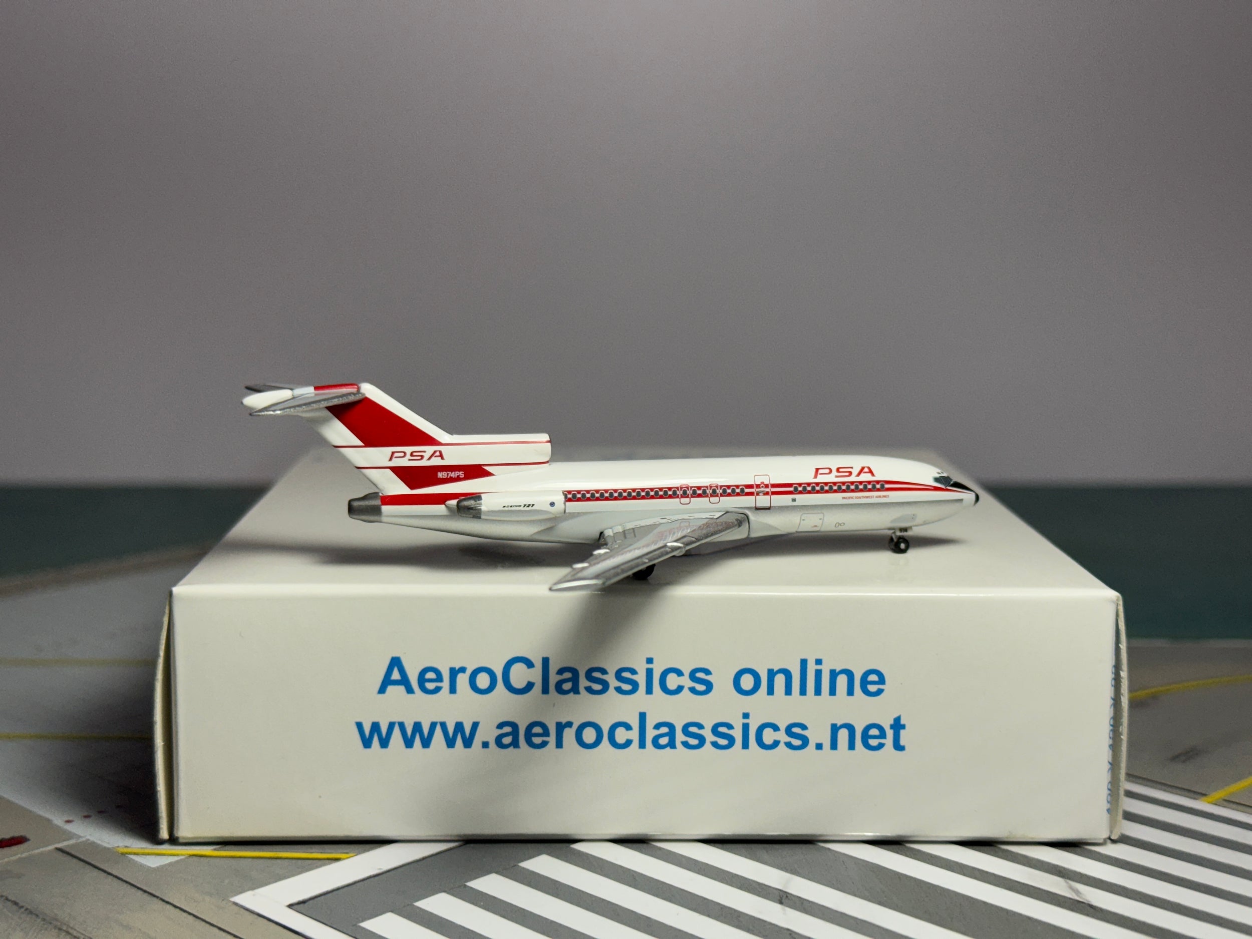 Aeroclassics 1:400 PSA Pacific Southwest Boeing 727-100 N974PS cheatline ACN974PS