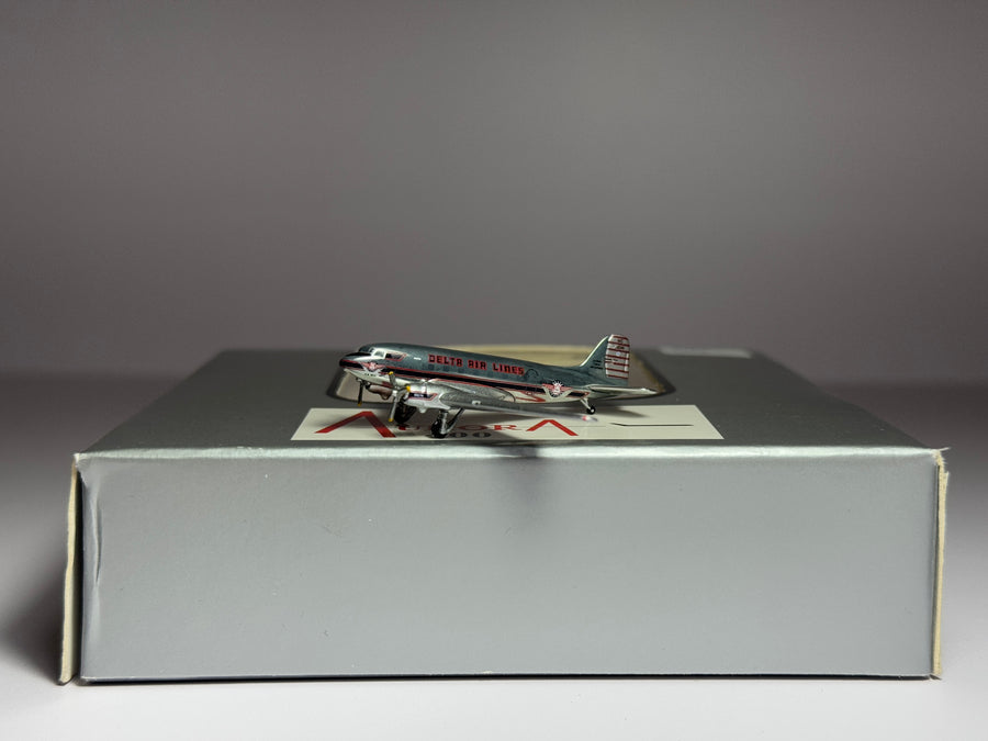 Aeroclassics 1:400 Delta Air Lines Douglas DC-3 NC28341 polished ACNC28341
