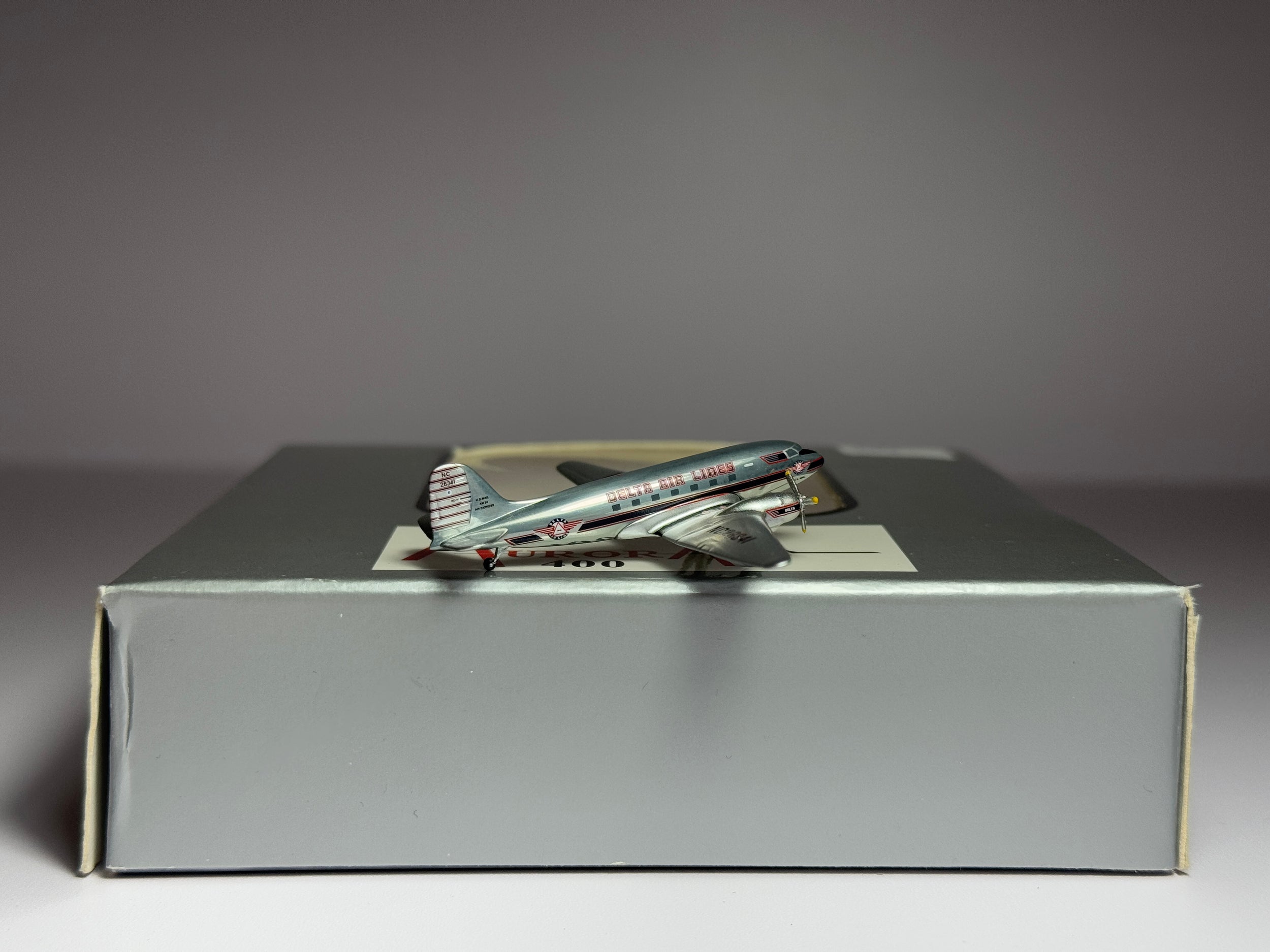 Aeroclassics 1:400 Delta Air Lines Douglas DC-3 NC28341 polished ACNC28341