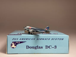 Aeroclassics 1:400 Pan American Douglas DC-3 NC30011 polished metal ACNC30011