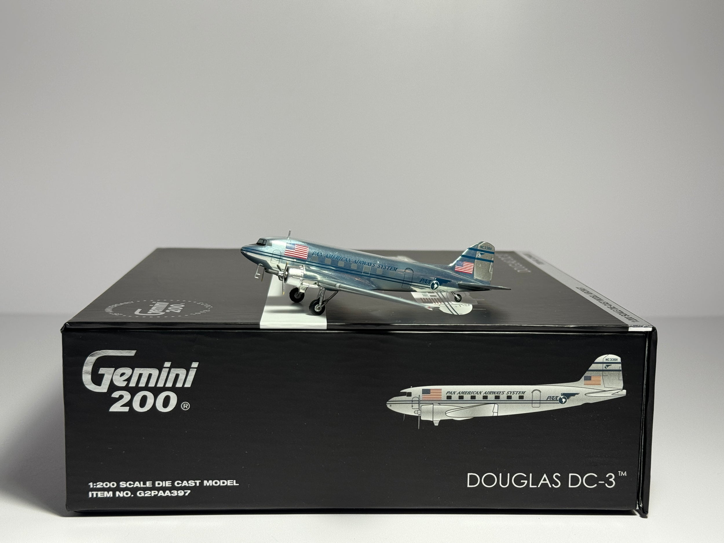 Gemini Jets 1:200 Pan American Douglas DC-3 NC33611 polished G2PAA397