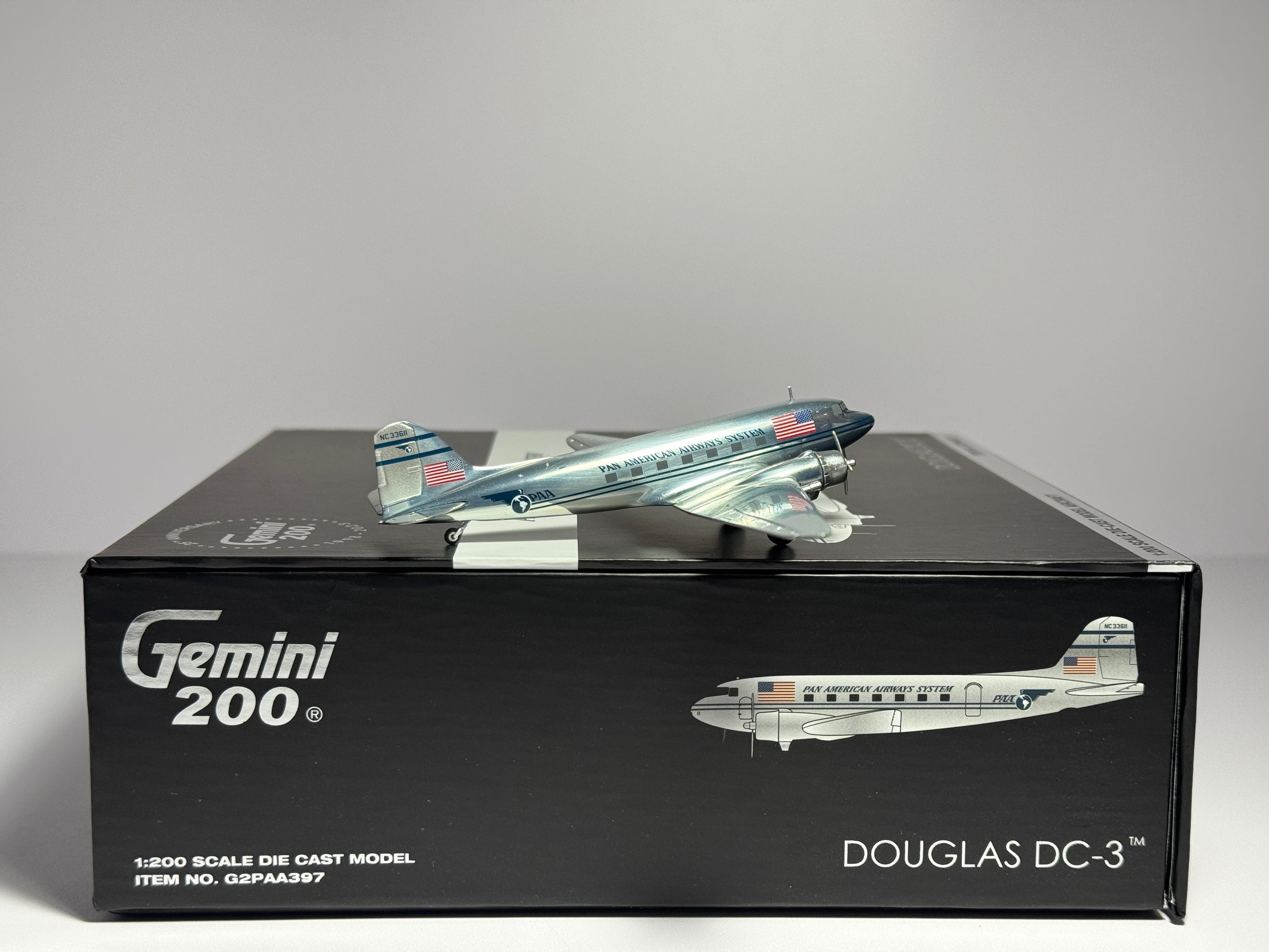 Gemini Jets 1:200 Pan American Douglas DC-3 NC33611 polished G2PAA397