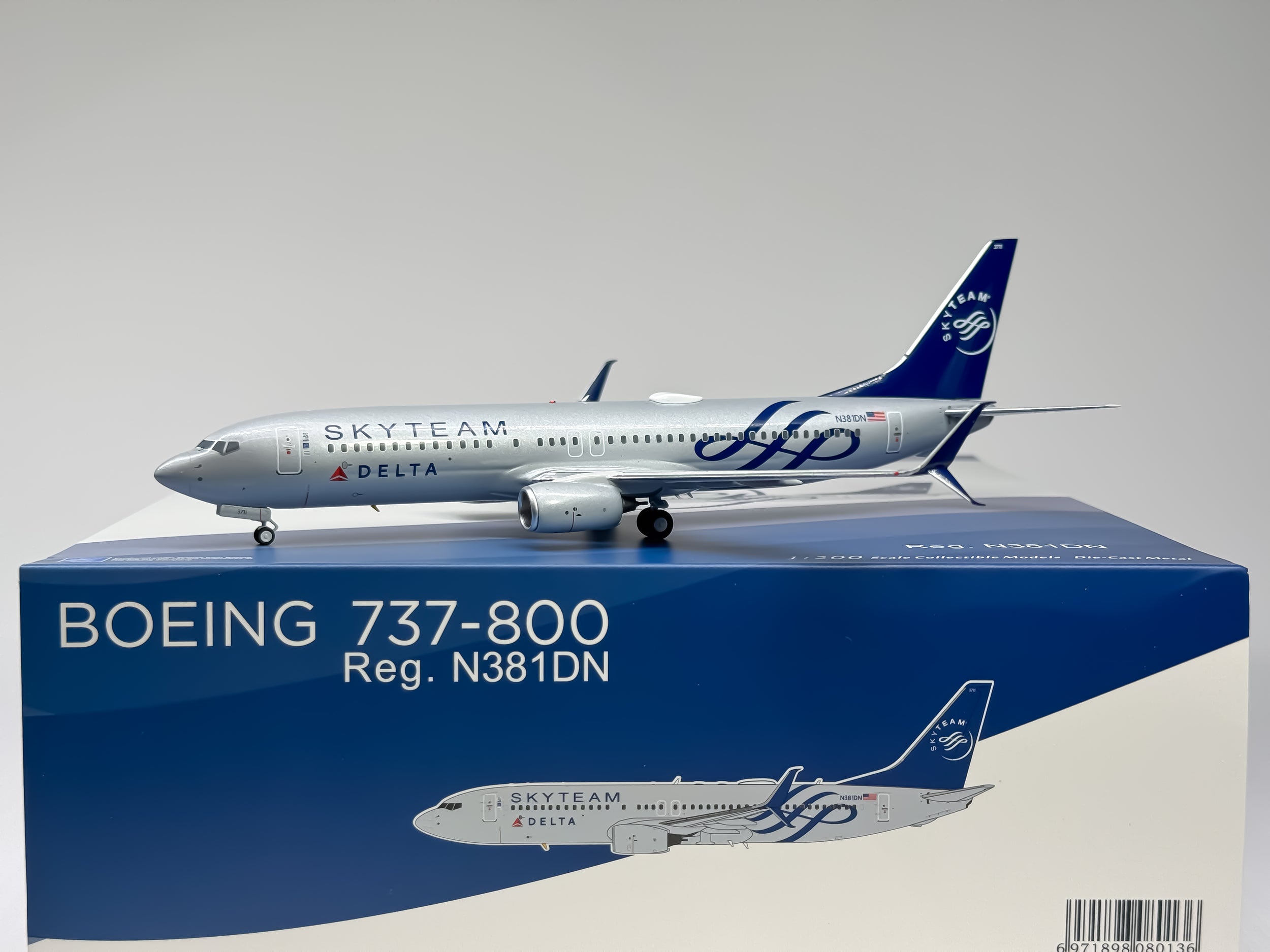 Delta Air Lines Boeing 737-800 1:200 NG Models N381DN (08013)