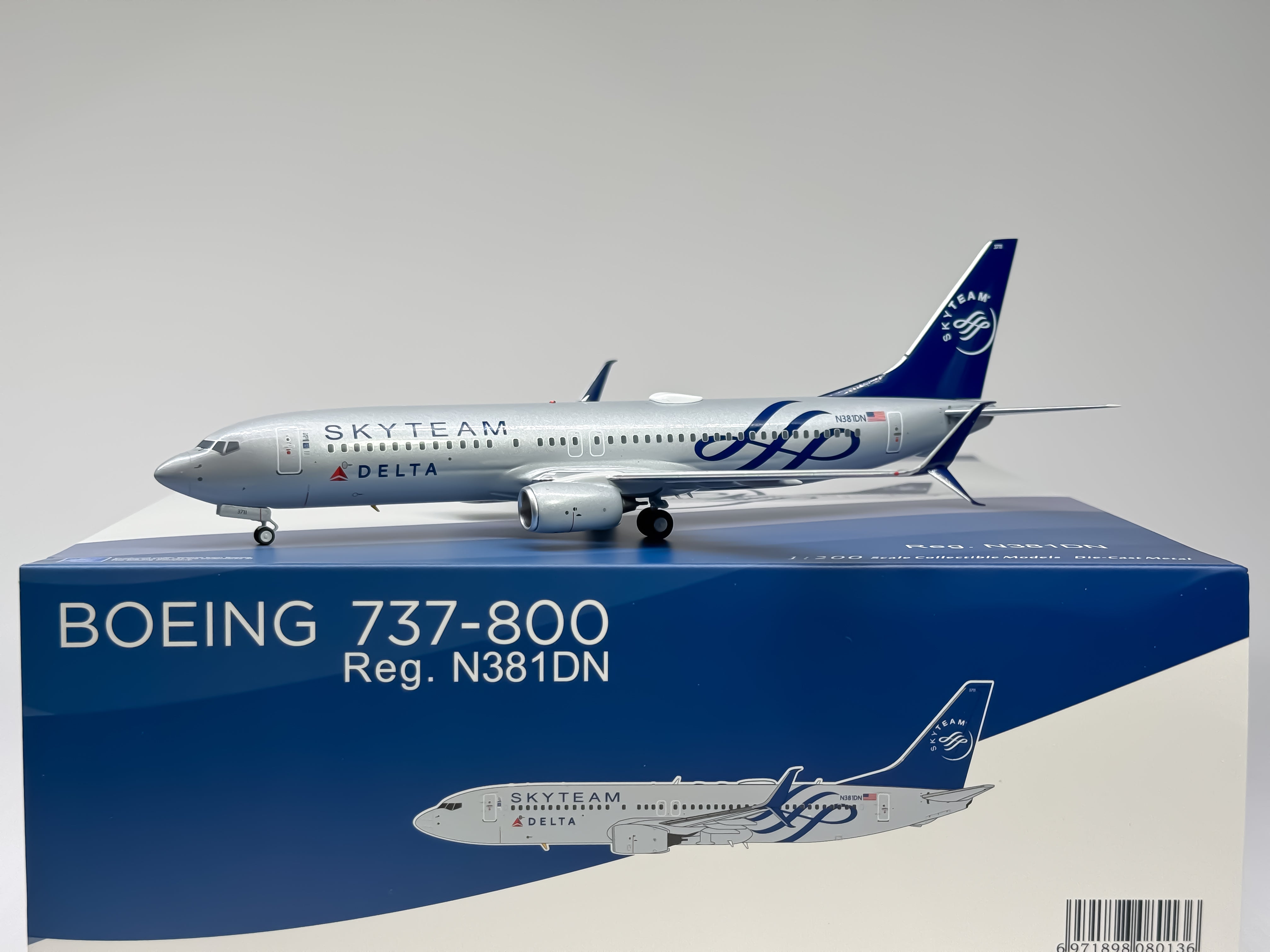 Delta Air Lines Boeing 737-800 1:200 NG Models N381DN (08013)